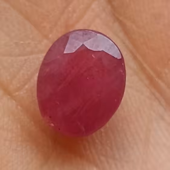 نگین یاقوت سرخ پر رنگ بی نظییییر
چشم نواز
خاص و بسیار زیبا
کاملا طبیعی
شاااهکار خلقت 