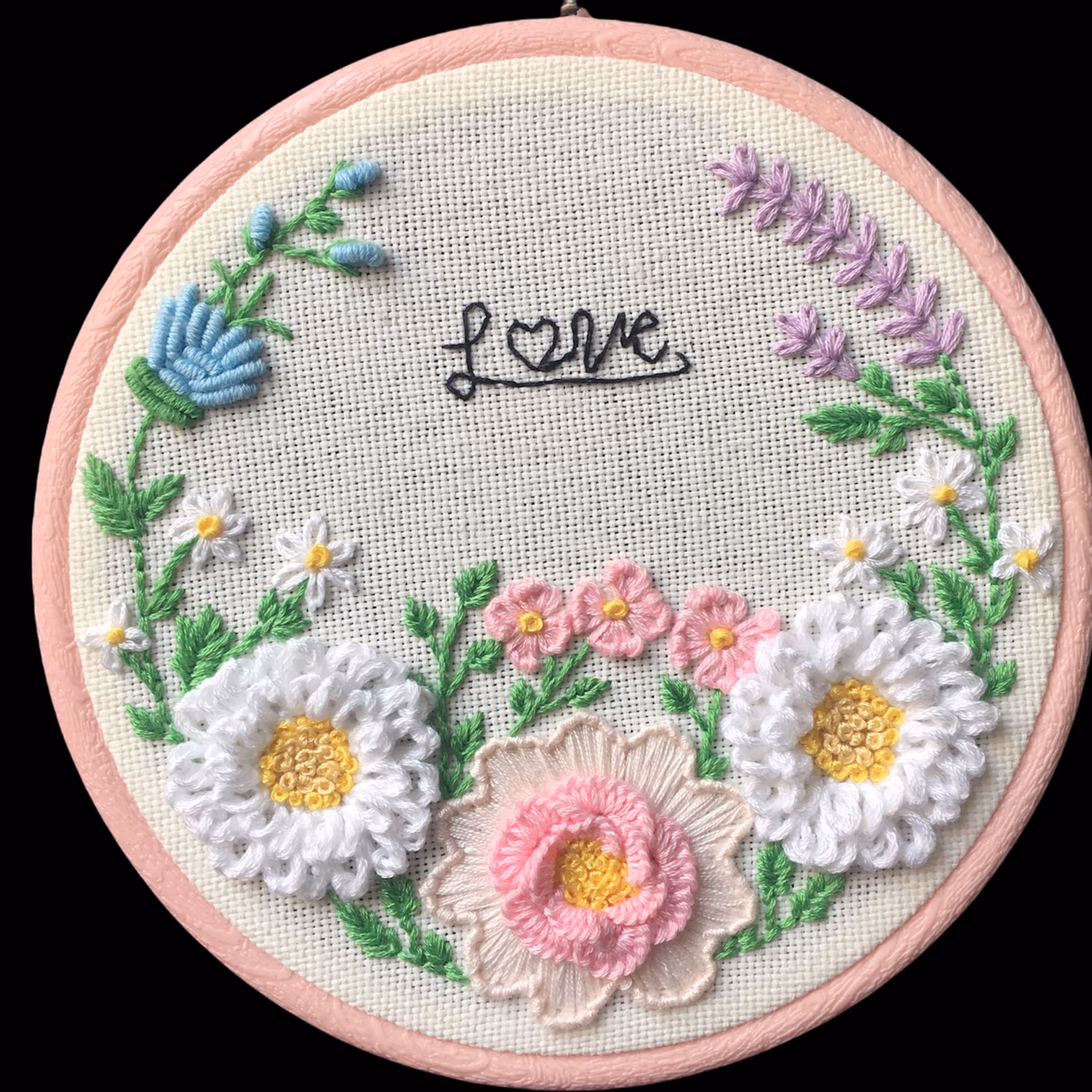 تابلو گلدوزی بادست(دیوارکوب گلدوزی) love با طرح و رنگ دلخواه