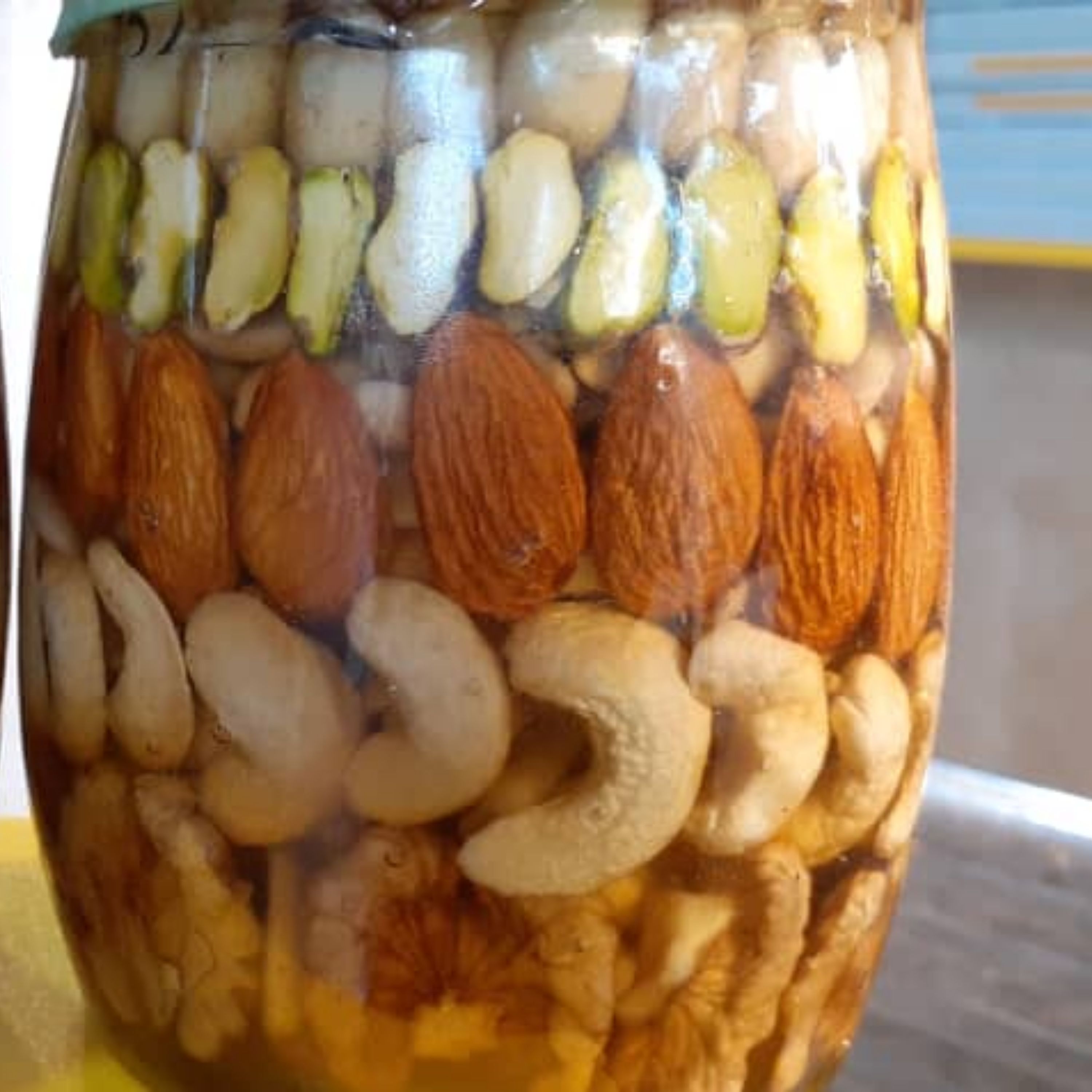 معجون نیروبخش و تقویتی عسل طبیعی مغزدار کارخانه ای (900 گرمی )