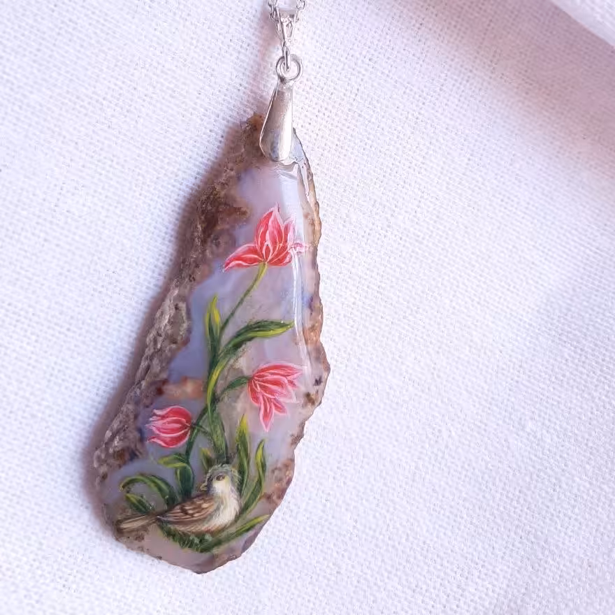 تلفیق دو هنر عقیق خراسان با حفظ شکل و پوسته سنگ اتصالات نقره ستیز سنگ پنج و نیم