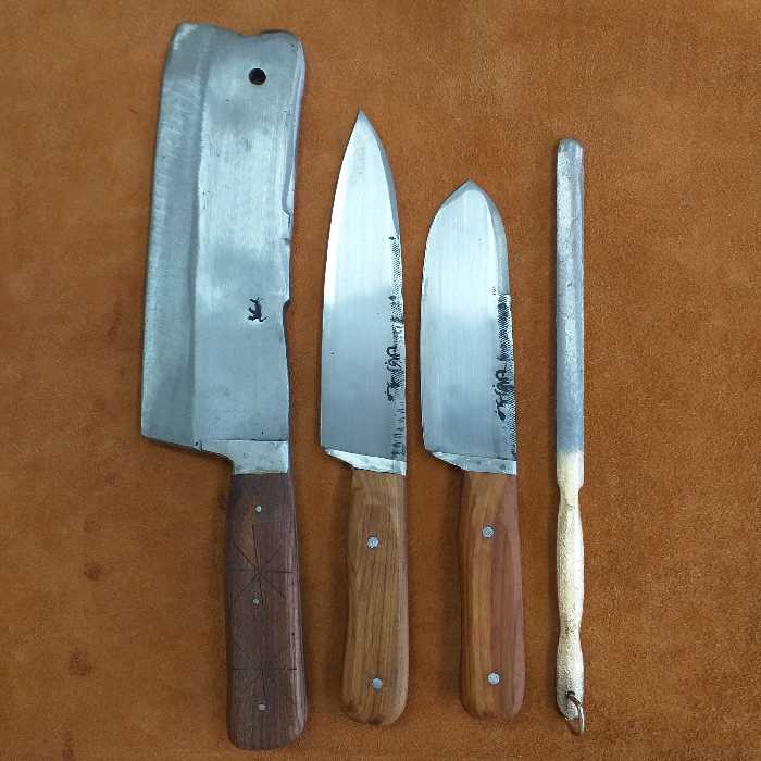 چاقوزنجان  چاقو زنجان ست چهار عددی چاقو سلاخی و چاقو قصابی  ومصقل و ساطور فنر  