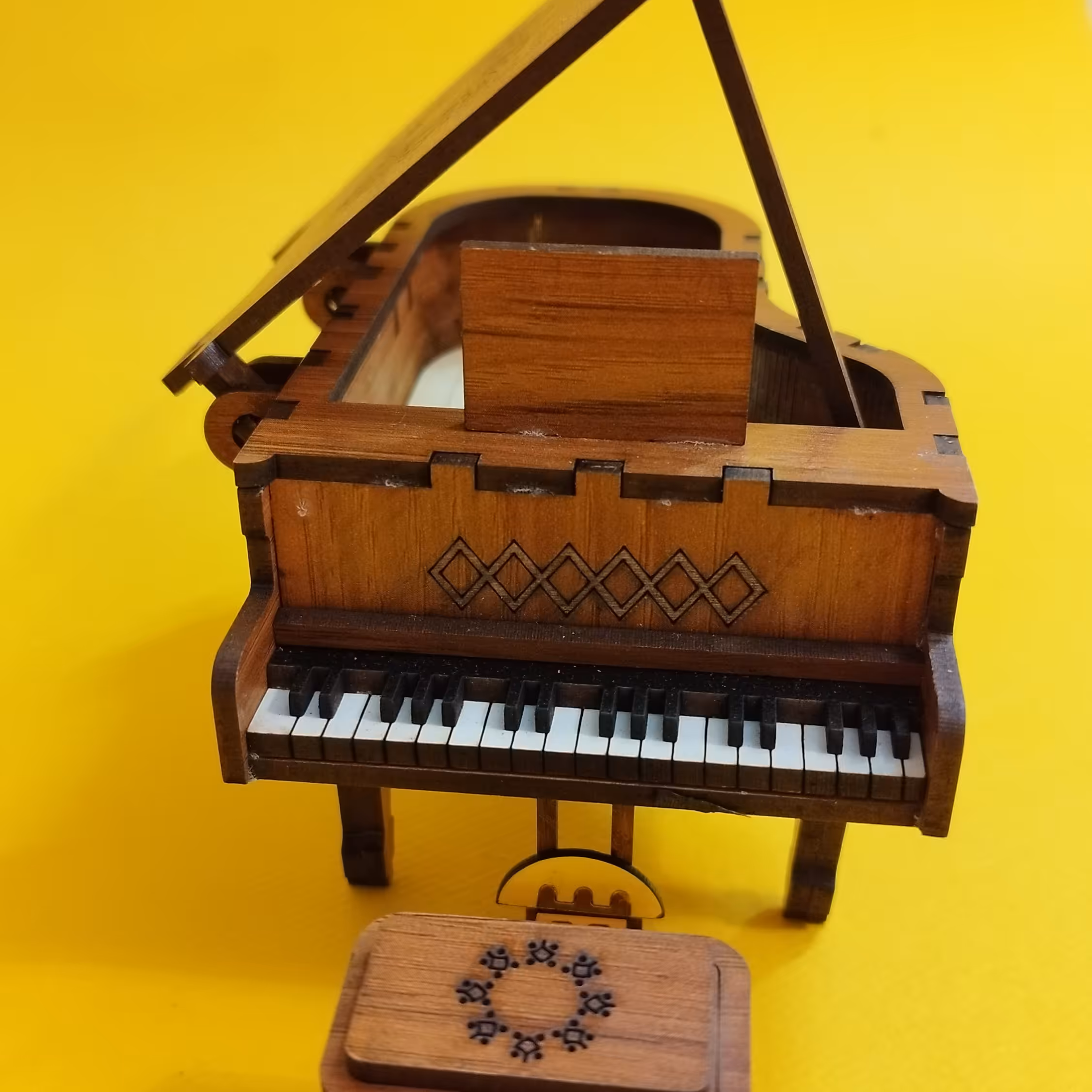 پیانو دکوری رویال چوبی سایز 1