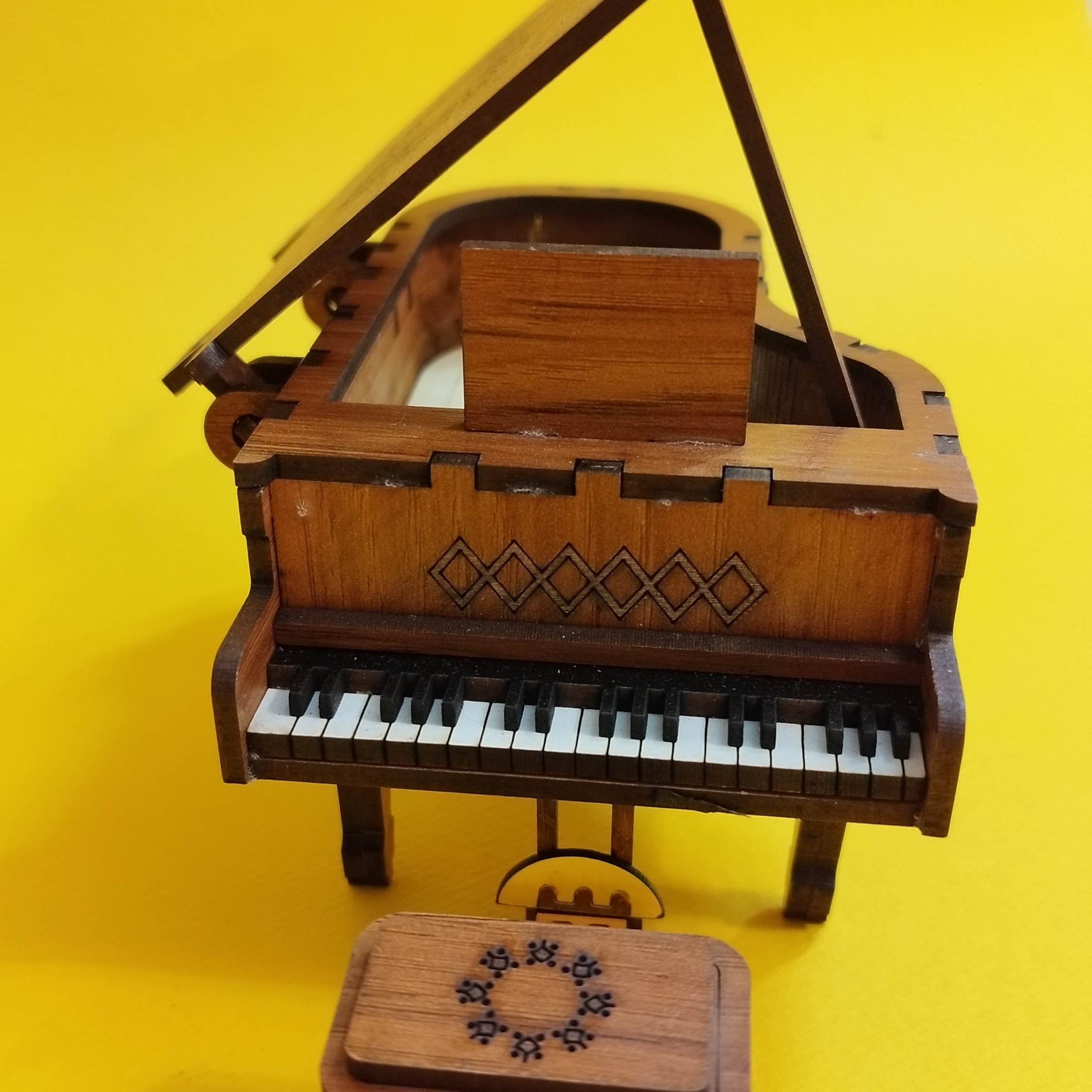 پیانو دکوری رویال چوبی سایز 1