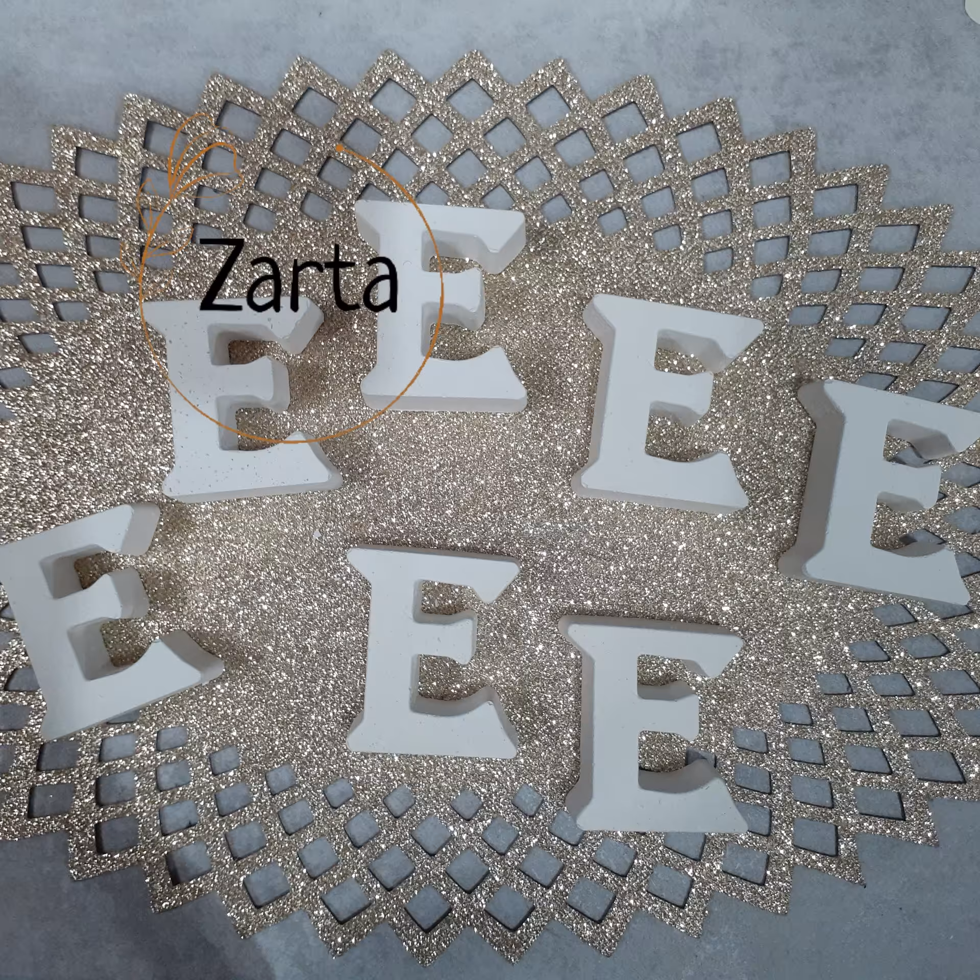 استند خام بتنی حرف E اسم  رنگ  نشده 
قابلیت رنگ آمیزی با رنگ اکرلیک و...