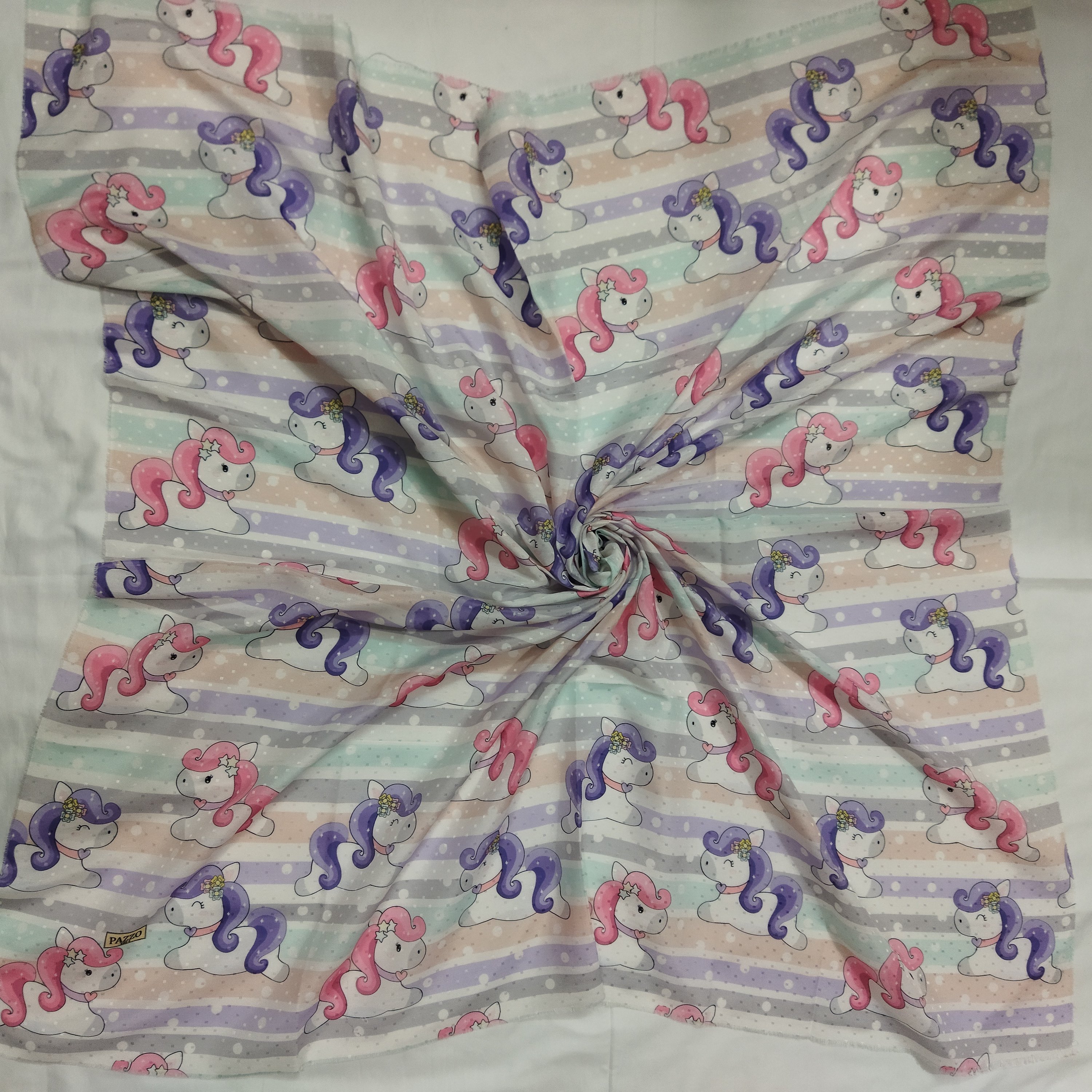 روسری نخی نگینی طرح اسب تک شاخ ریشه پرزی قواره 130