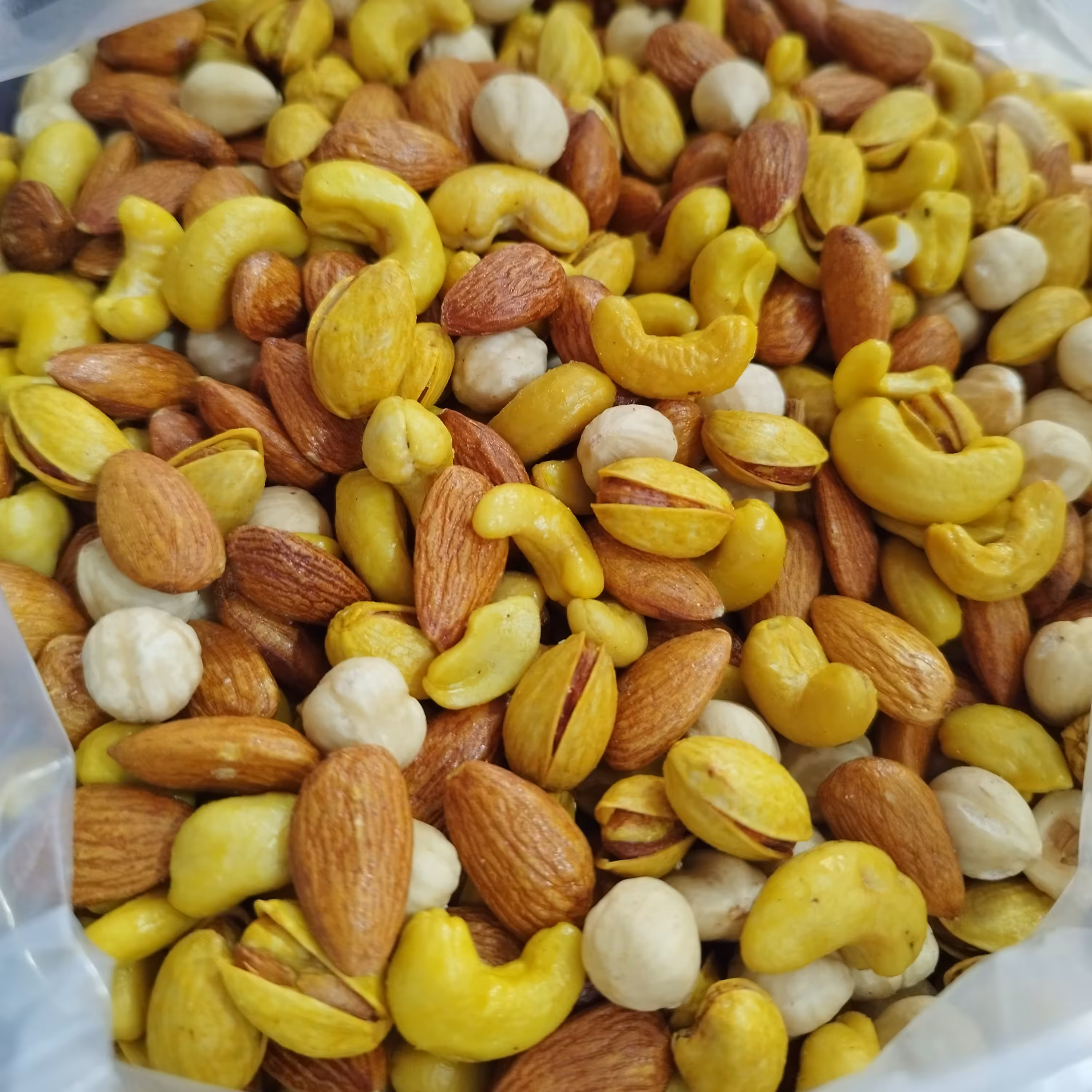 آجیل چهارمغز شور تازه مغزفندق سفید پسته اکبری(نیم کیلو) اجیل چهار مغز