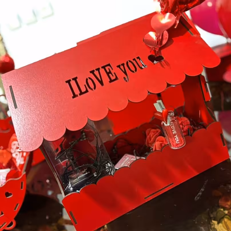 باکس جعبه چوبی طرح خونه ولنتاین قرمز ست روز عشاق کادو روز ولنتاین تک و عمده کادو تولد روز دختر 