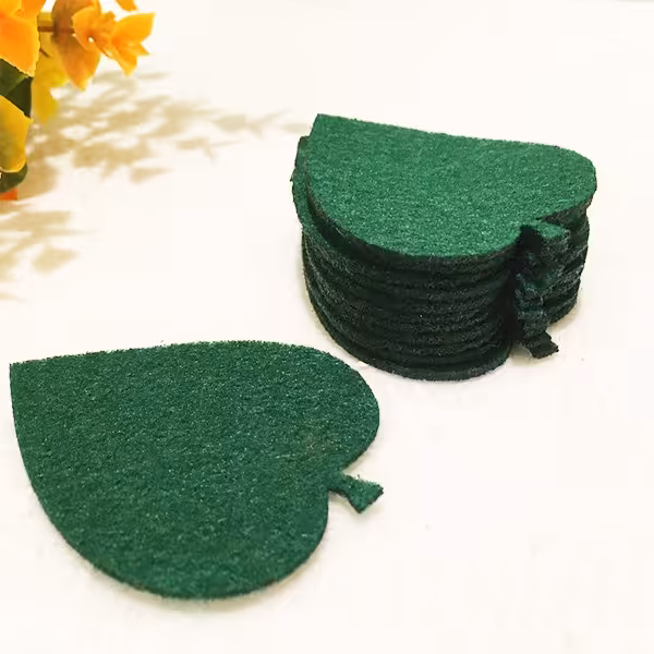 برگ مصنوعی نمدی طرح پیک رنگ سبز بسته 12 عددی ابعاد قد 7 و عرض 5.5سانتی متر