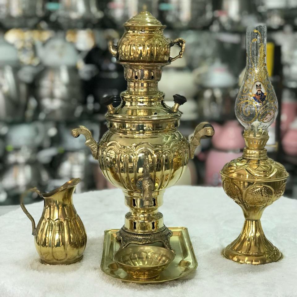 سرویس سماور ذغالی زرد یک لیتری با اسباب کامل و چراغ لمپا