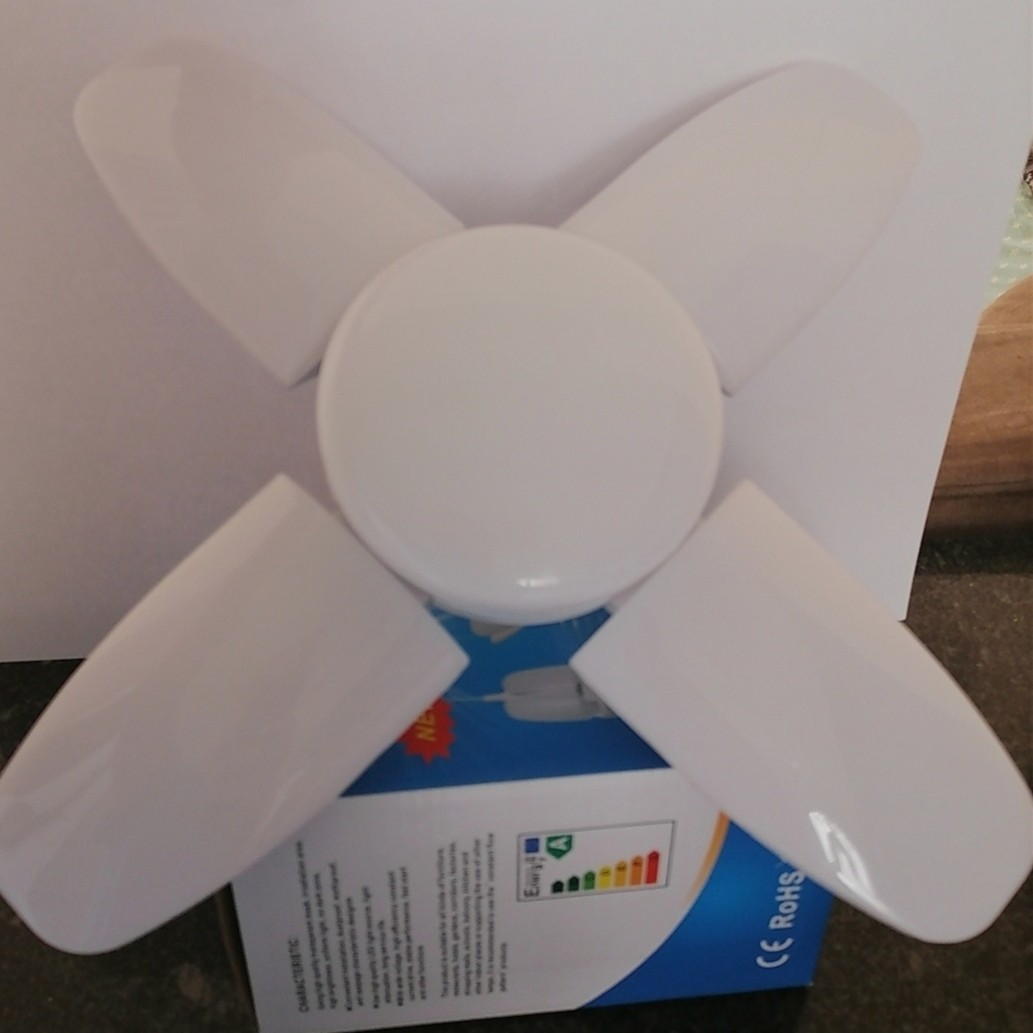 لامپ ال ای دی 4 پره  60 وات زیبا و  بسیار کم مصرف  و پر نور