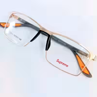 عینک طبی با قابلیت تعویض عدسی های جدید نمره دار