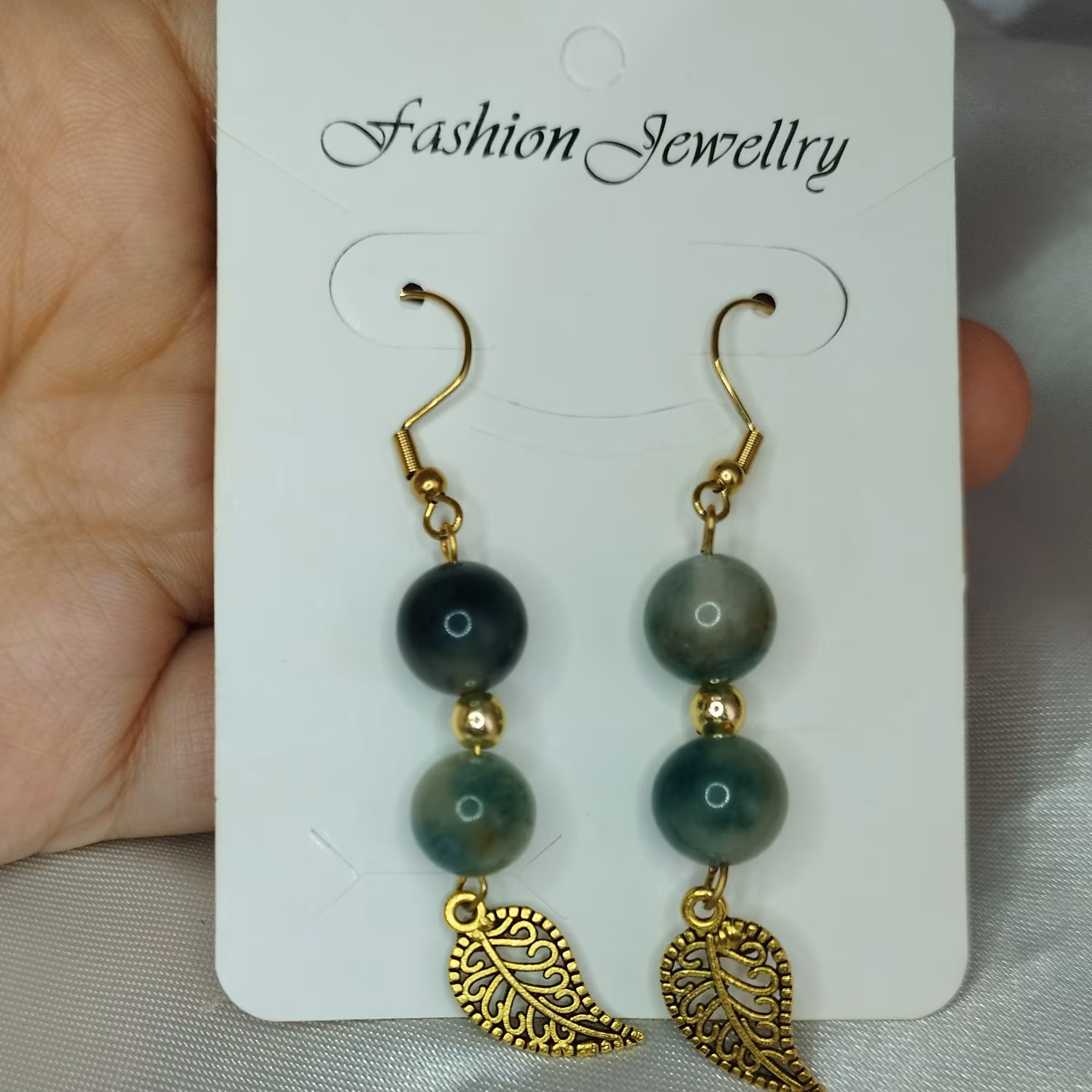 گوشواره سنگی به رنگ سبز  حلقه گوشواره رنگ ثابت 