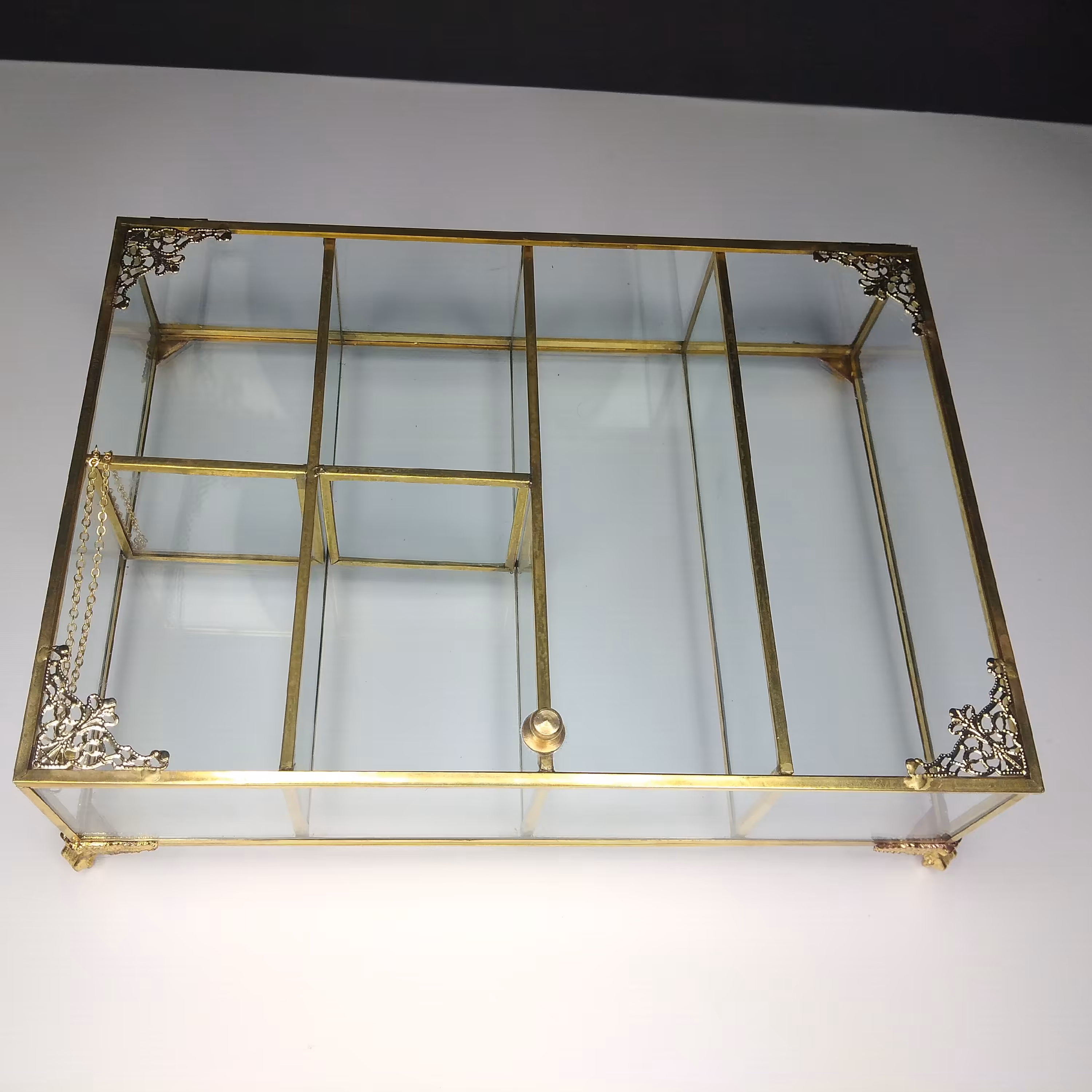 جای تیبگ برنجی طلایی 6 خانه(پس کرایه) 