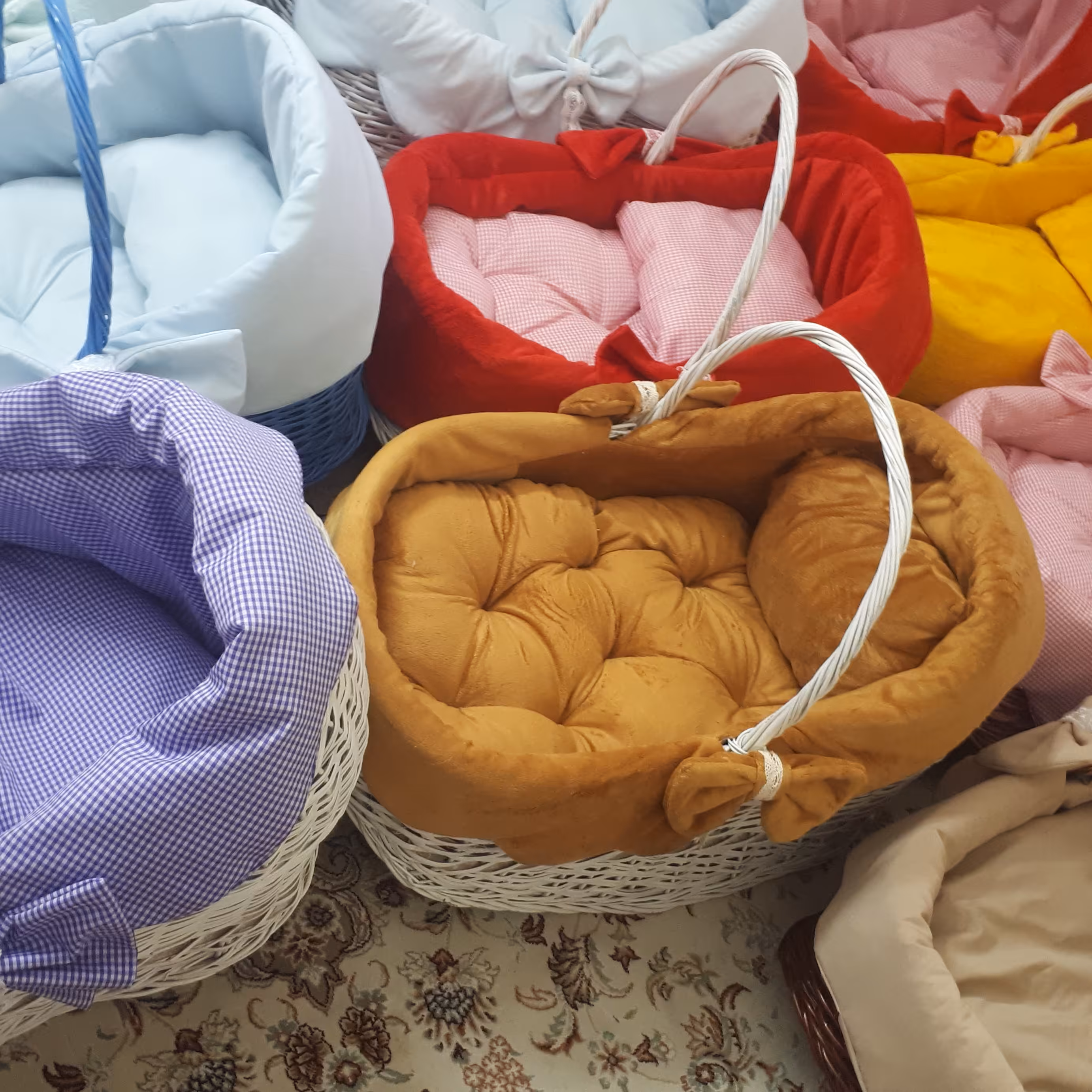 گهواره حصیری مرواربافی محصول صنایع دسای استان ملایر بسیارمحکم وبادوام وقابل حمل برای نوزاددلبندشما