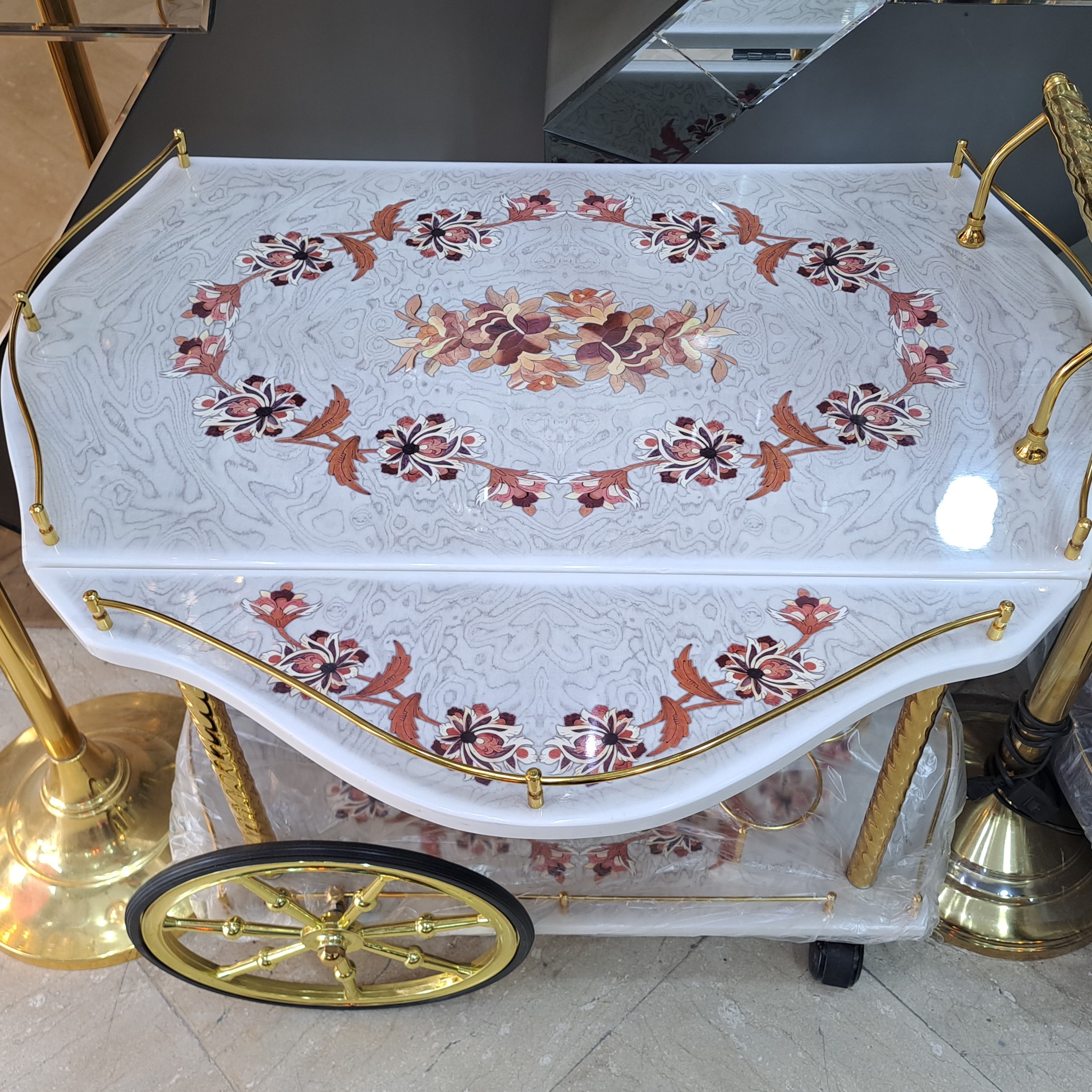 میزبار طرح کالسکه مدل سفید طرح دار