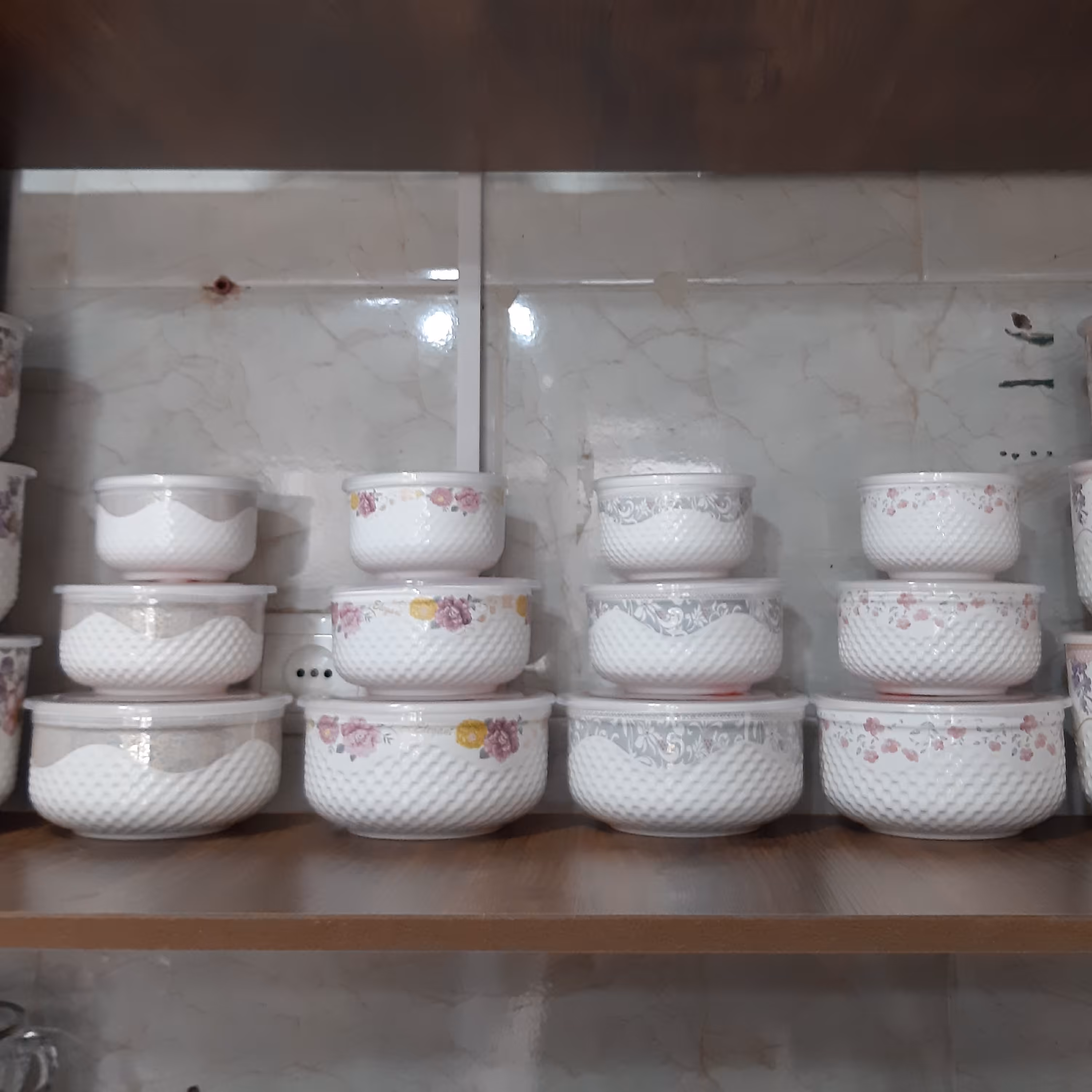 ظروف سوپاپدار سه سایز  ،موجود در چهار طرح ،وارداتی و جنس عالی