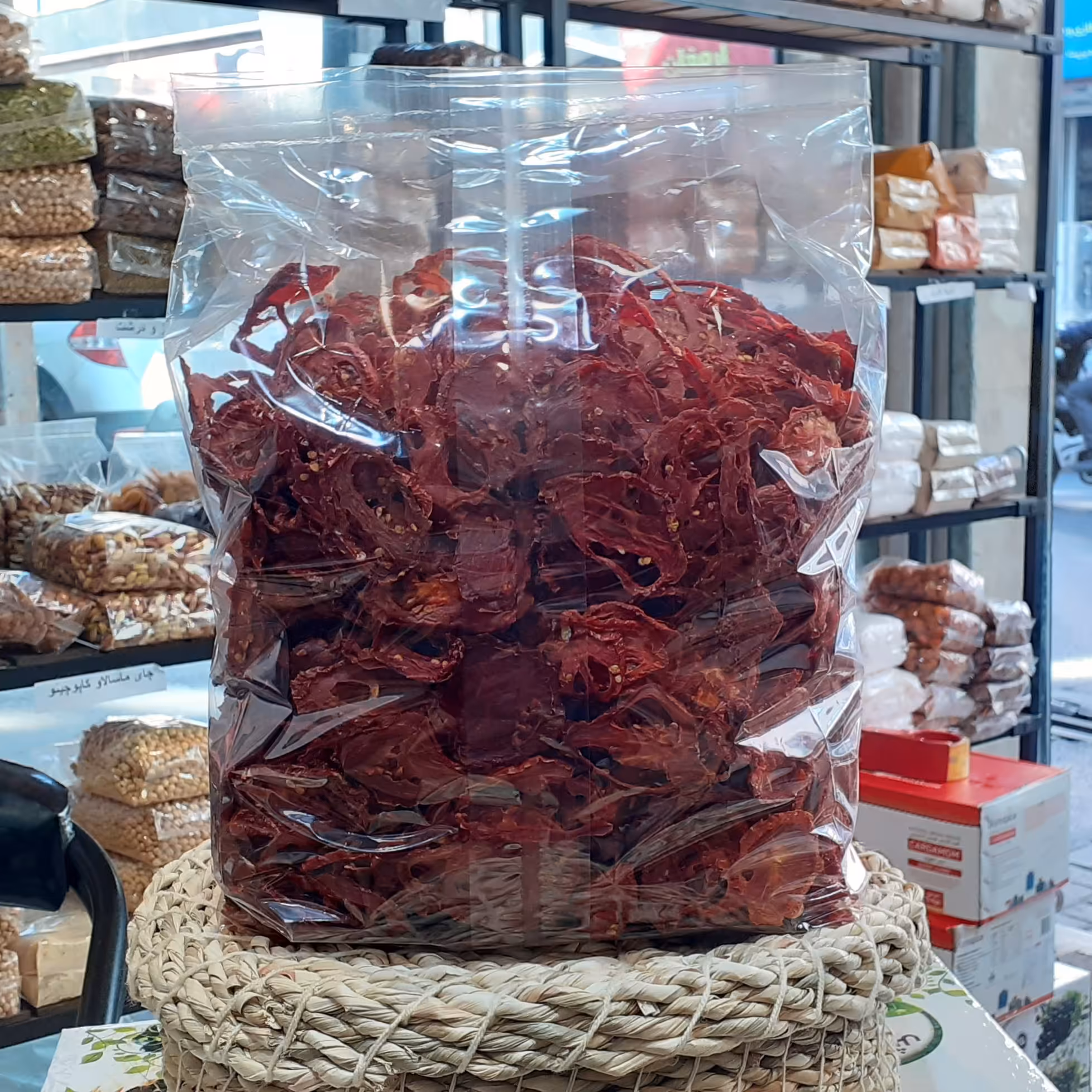 گوجه خشک نیم کیلویی 