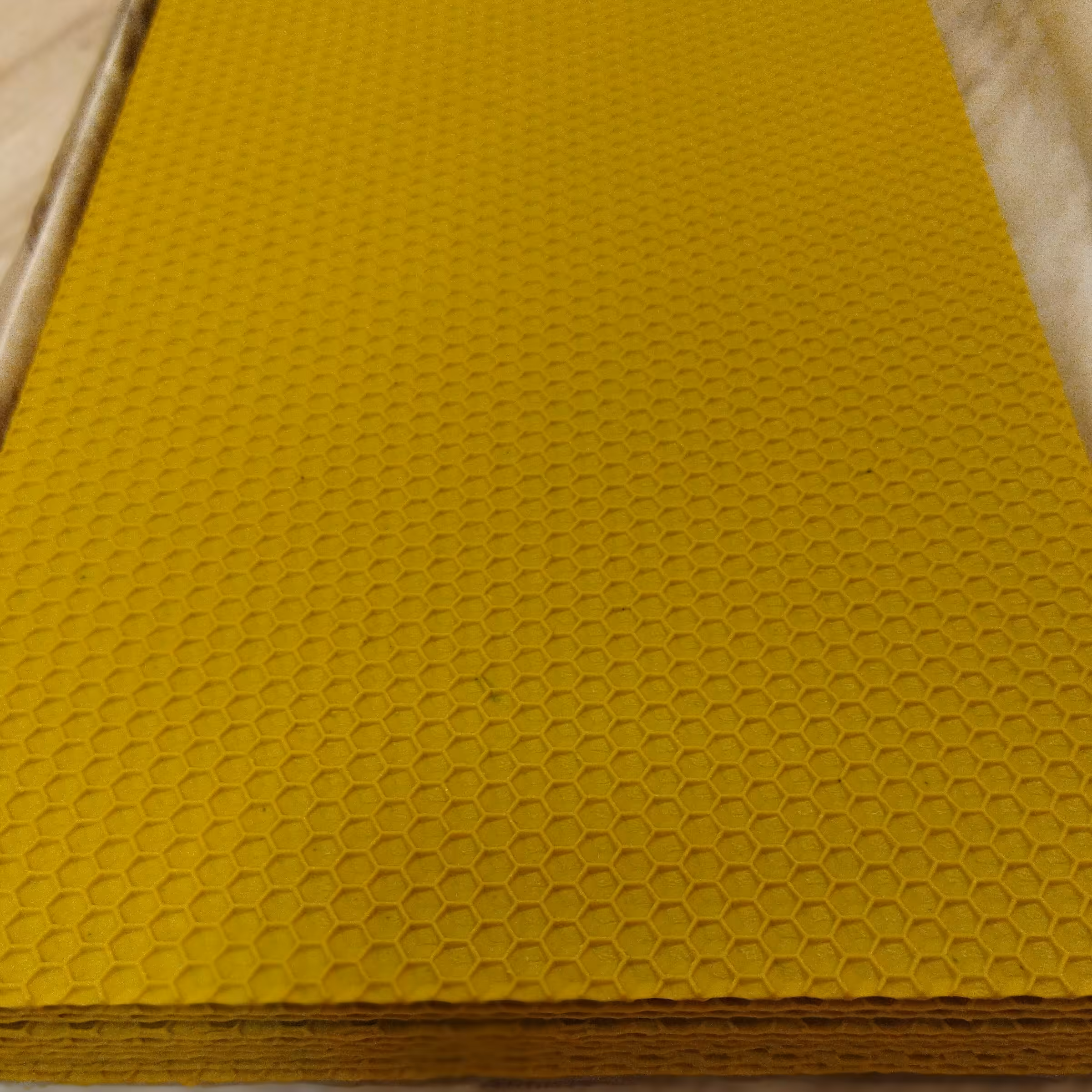 ورق موم عسلی   خردلی سایز بزرگ 18 در40