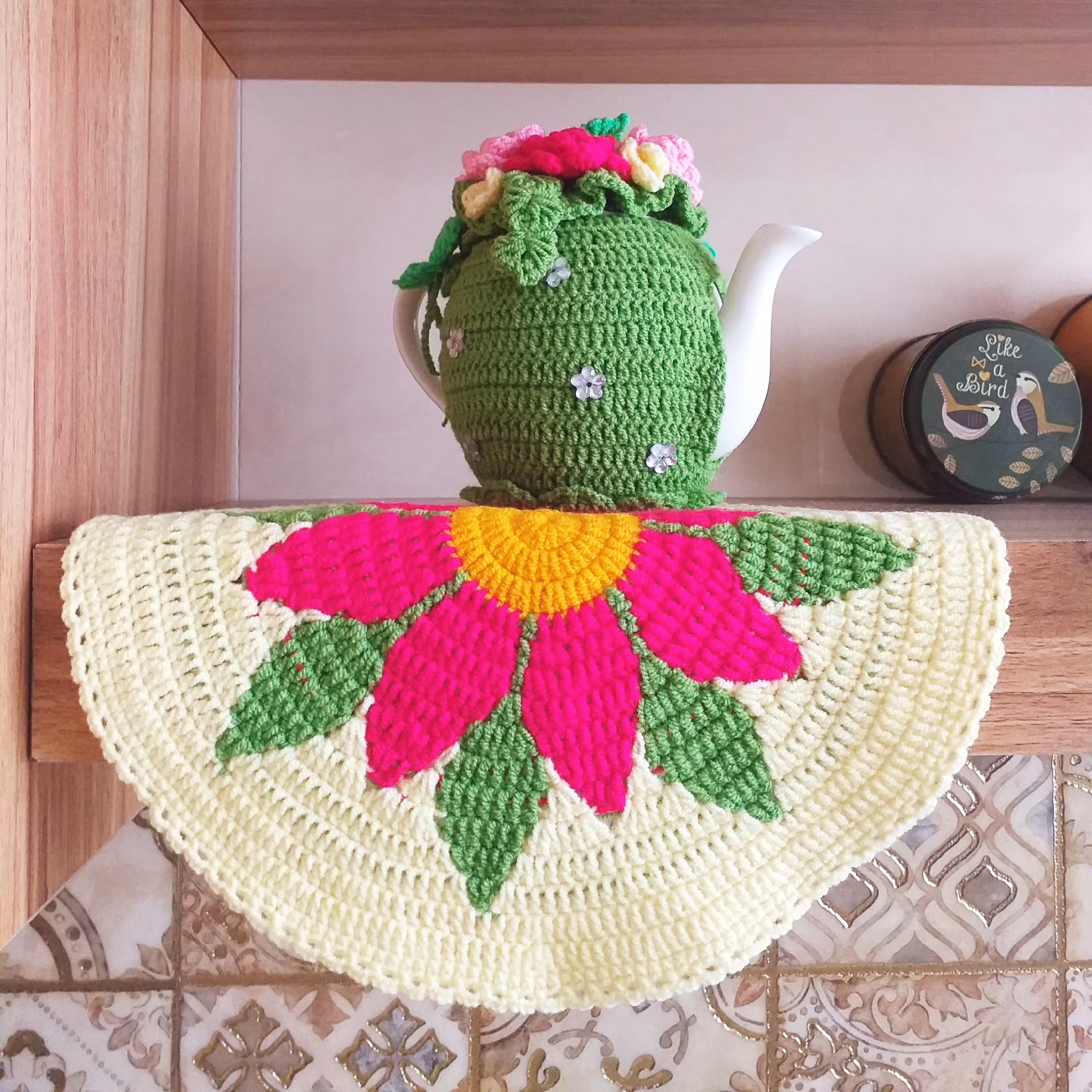 رومیزی طرح گل دستبافته