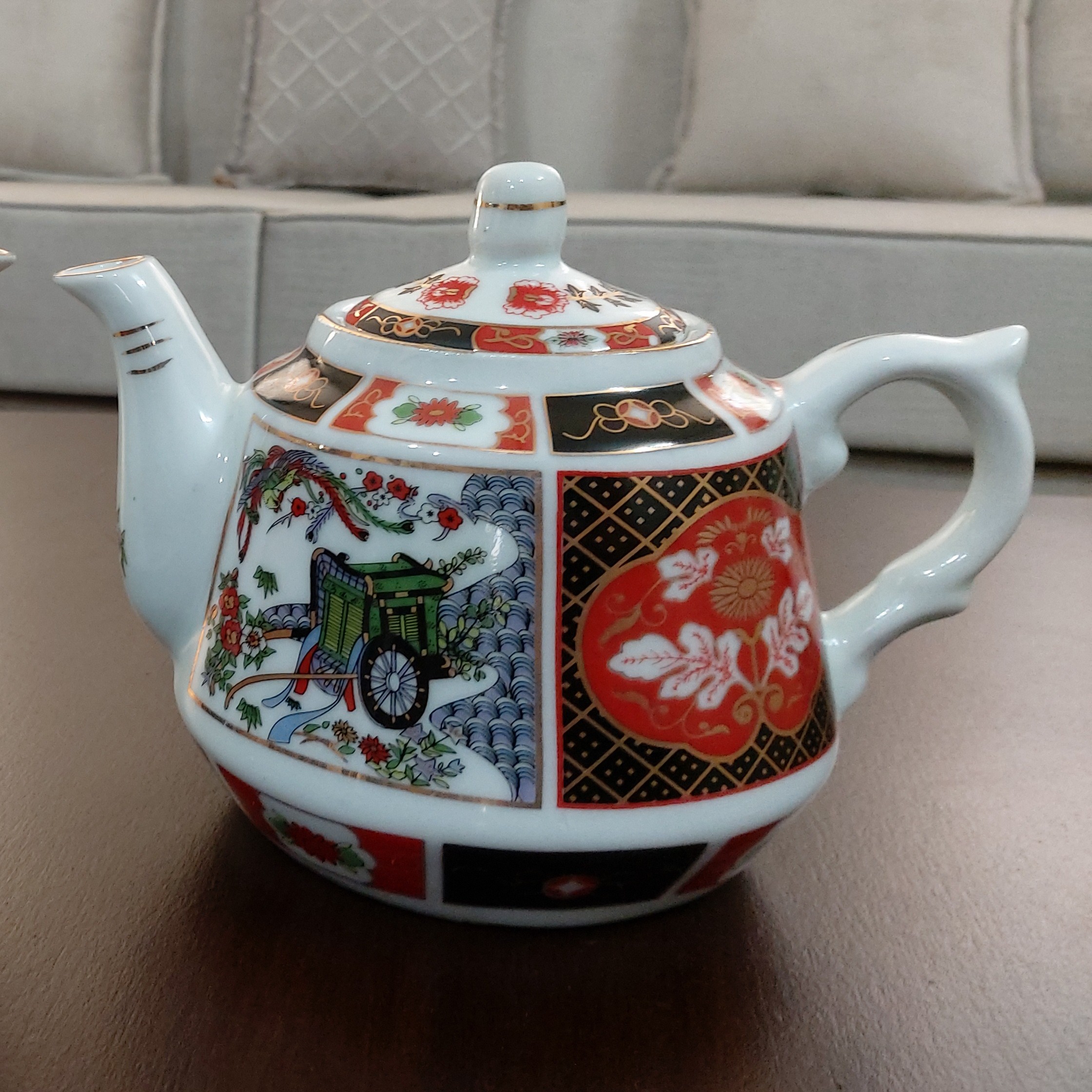 قوری چینی طرح کالسکه اصل ژاپن و قدیمی