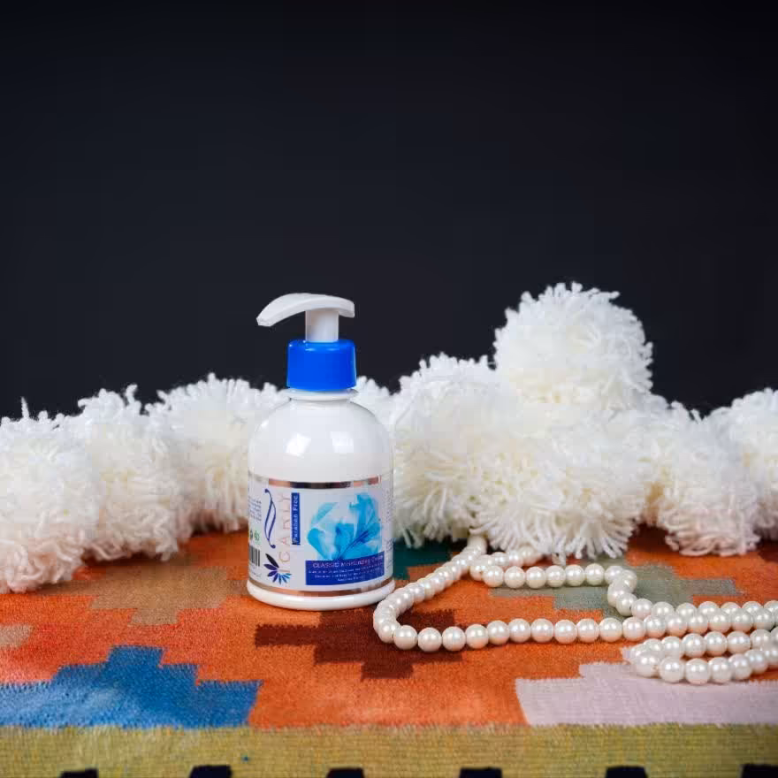 کرم آبرسان قوی و نرم کننده کلاسیک پمپی 250 میل I CARLY کارتن 48 عددی