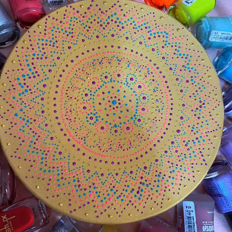 بشقاب سفالی نقطه کوبی شده