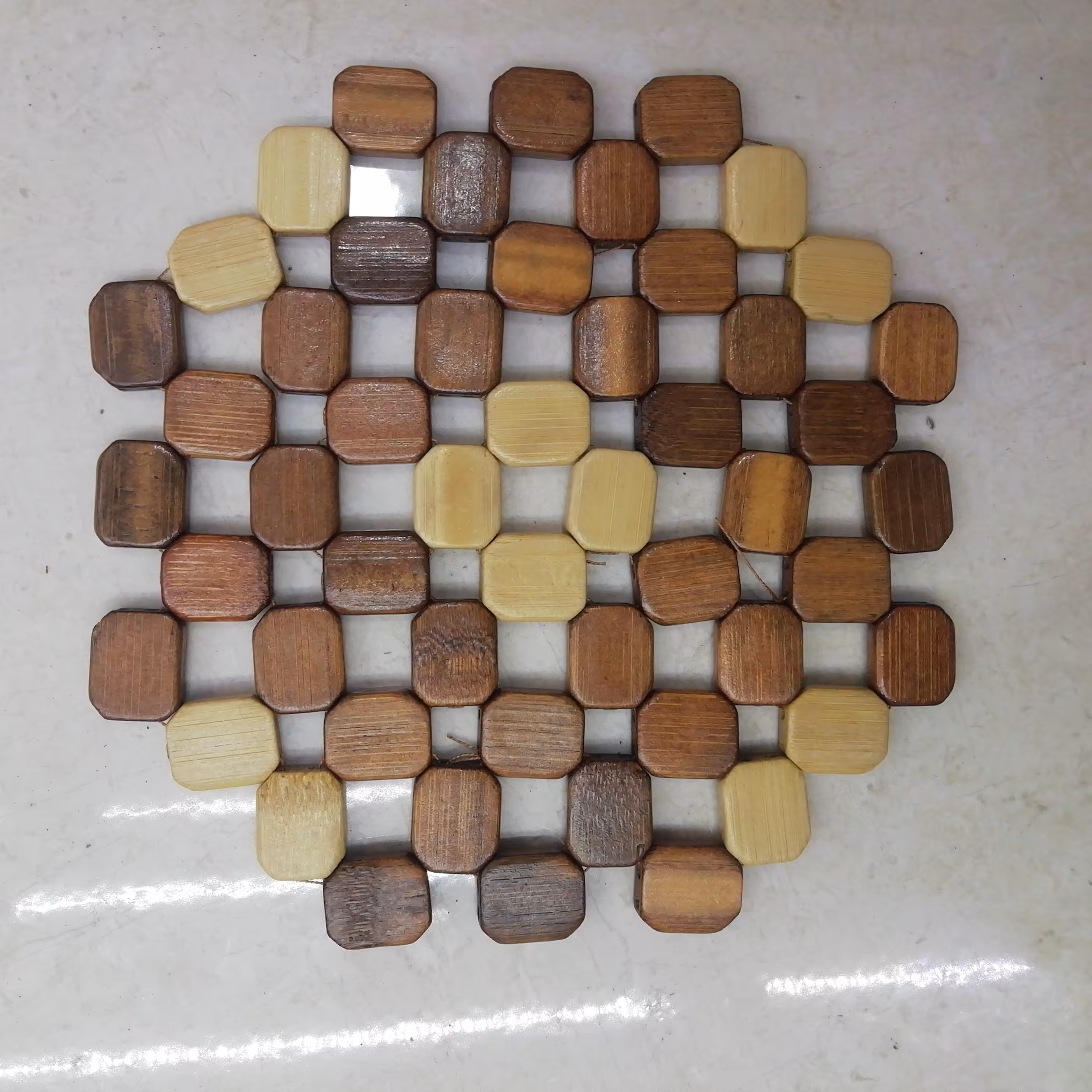 زیر قابلمه ای چوبی