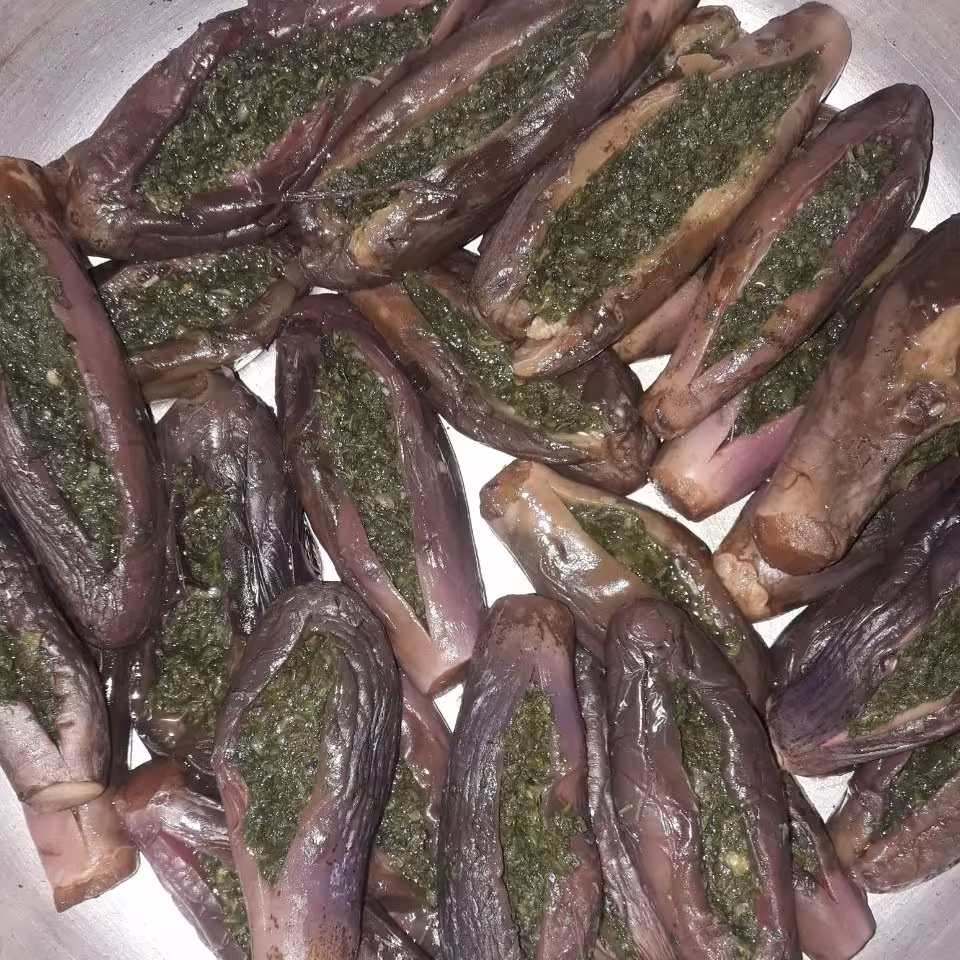 ترشی بادمجان شکم پر  با سبزیهای معطر شمال