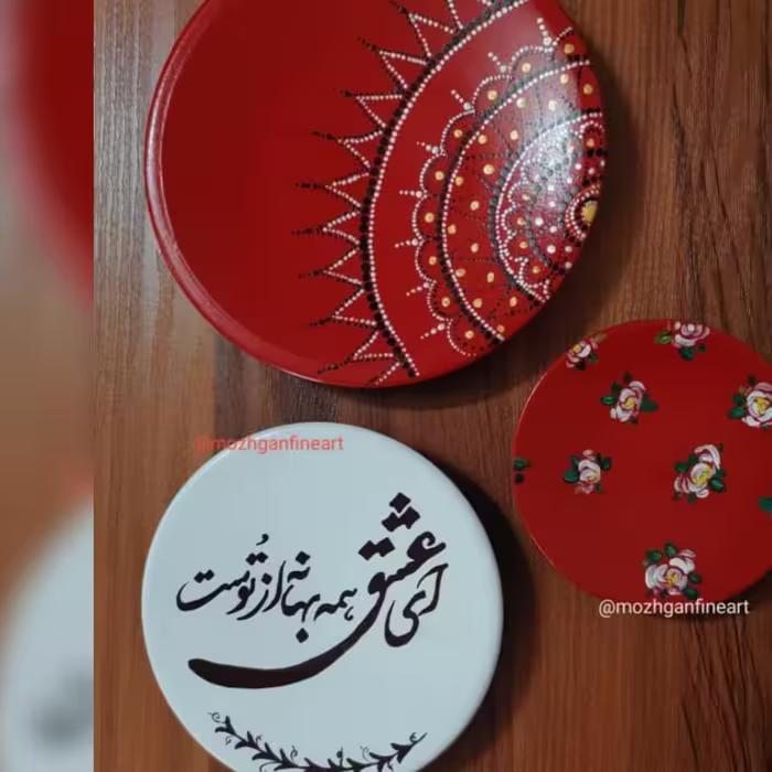 بشقاب دیوارکوب قرمز