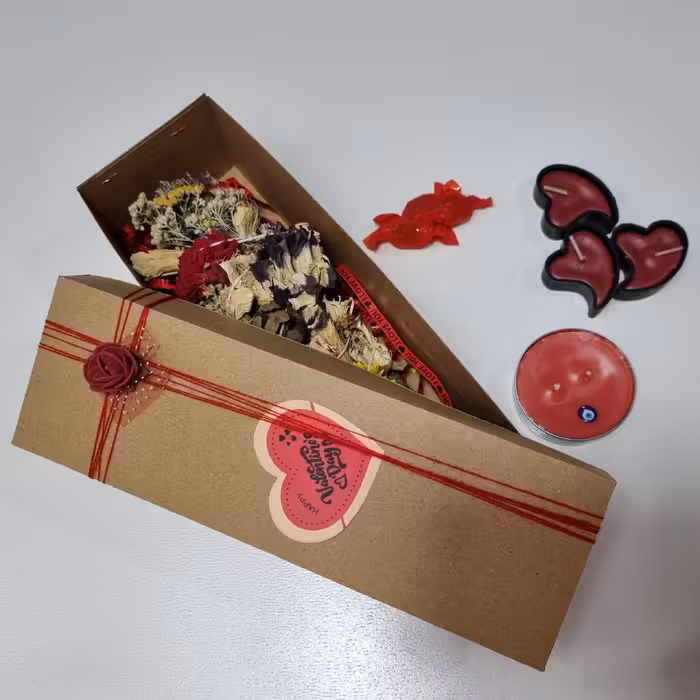 جعبه کادویی اسماج و شمع ولنتاین