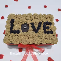 باکس گل و هدیه طرح Love-طلایی مشکی اکلیلی