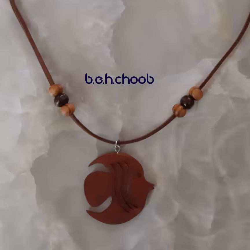 گردنبند دست ساز چوبی طرح ماهی