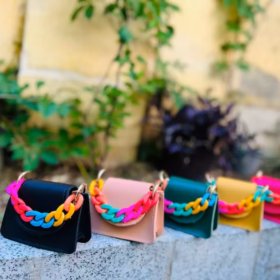 مینی بگ دخترانه دستی و دوشی شرانگ با زنجیر رنگی و بند بلند زنجیری و ارسال رایگان