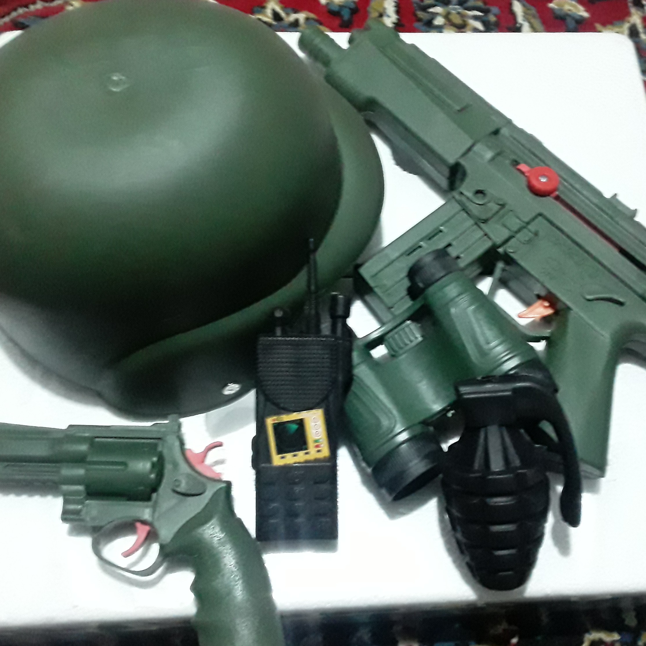 اسباب بازی سِت نظامی 6 تکه تفنگ و کلاه و نارنجک و بی سیم