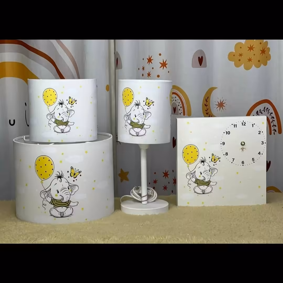 اکسسوری اتاق کودک چاپی شامل لوستر اباژور دیوارکوب روشنایی و ساعت دارای طلق نسوز و روکش ضد اب هیواد گالری
