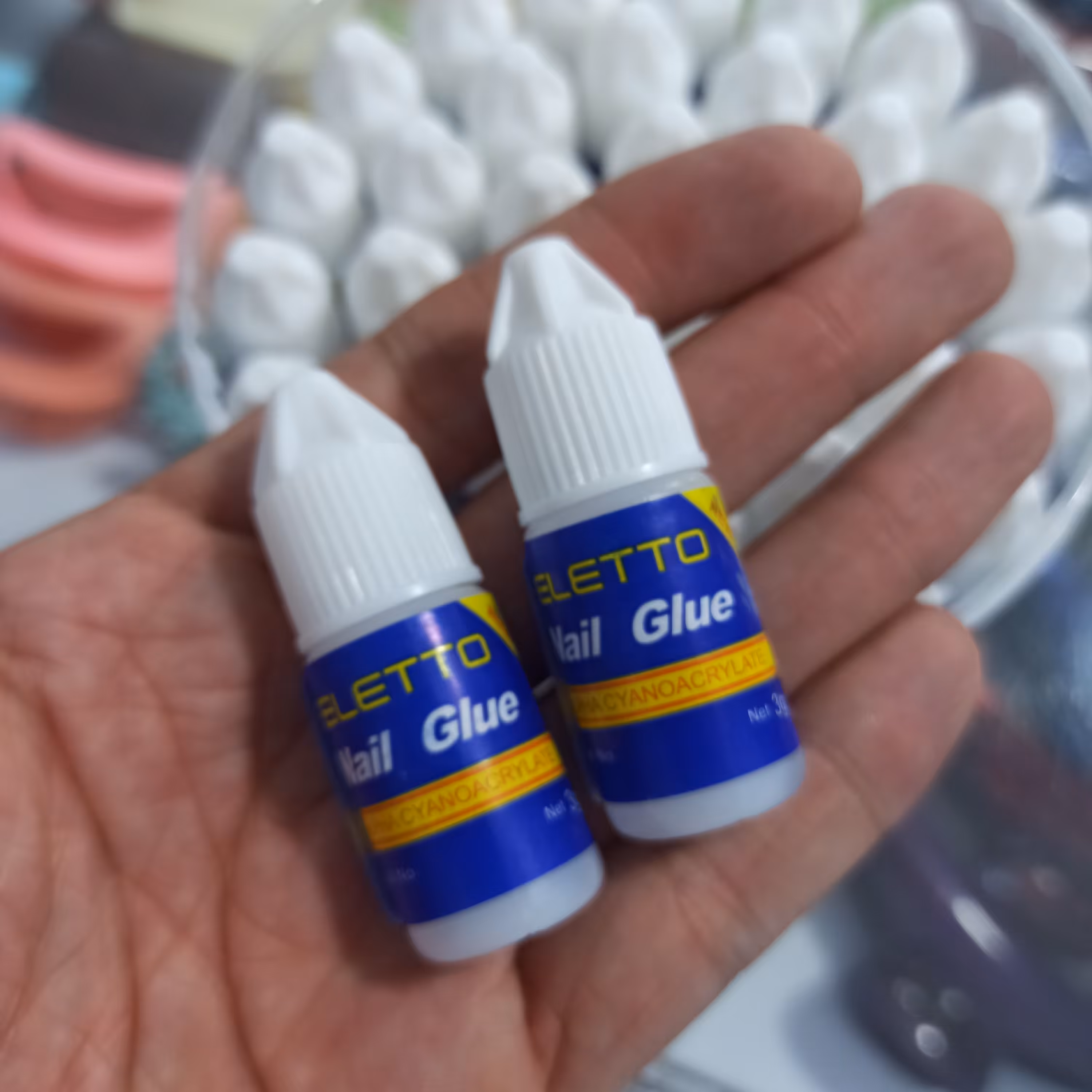 چسب ناخن مصنوعی