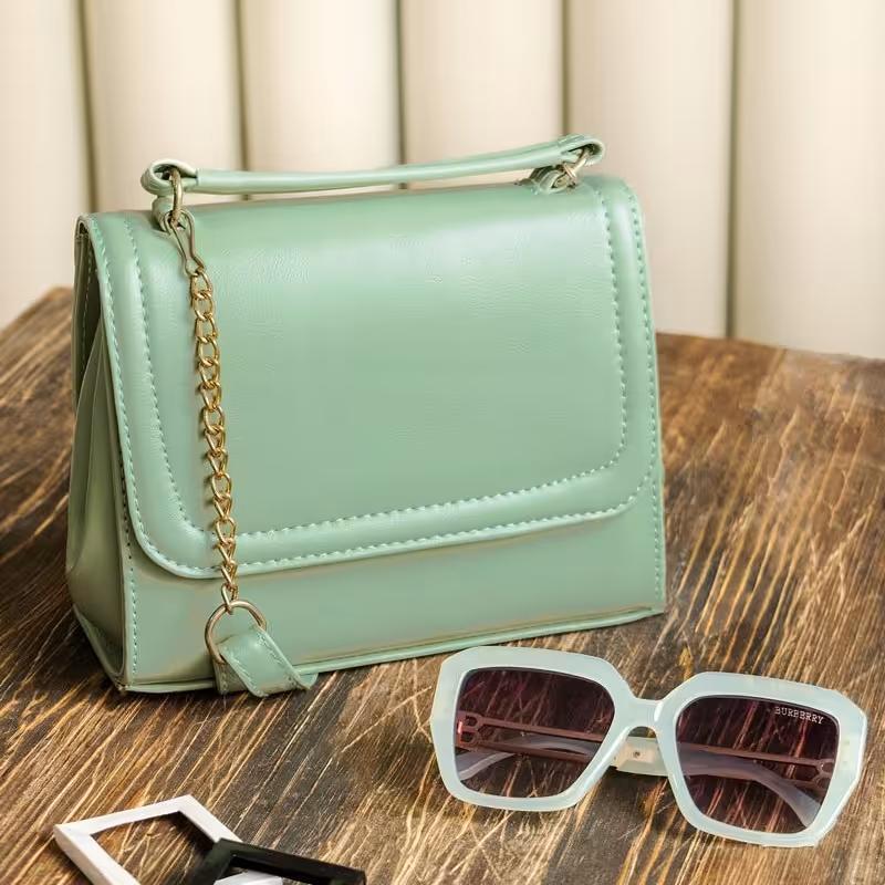 کیفدچرم مصنوعی پاسپورتی کد557
کدمحصول 6070930
جنس چرم مصنوعی
ابعادطول20ارتفاع 16
بند بلند دارد