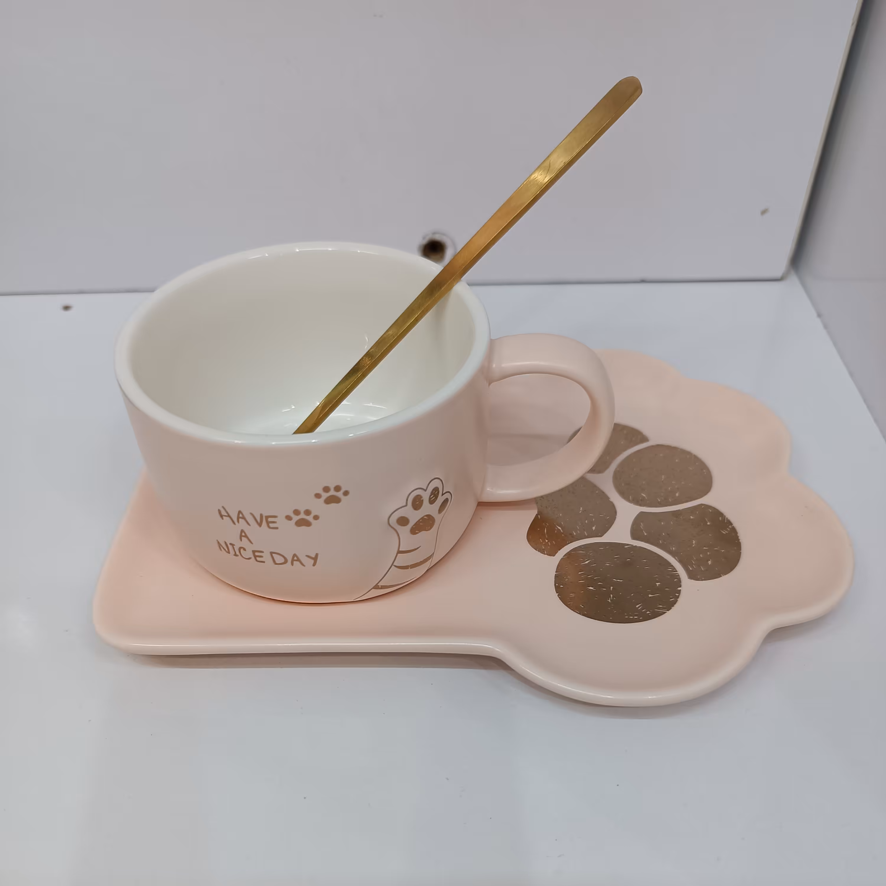 ماگ و نعلبکی پنجه گربه ای 