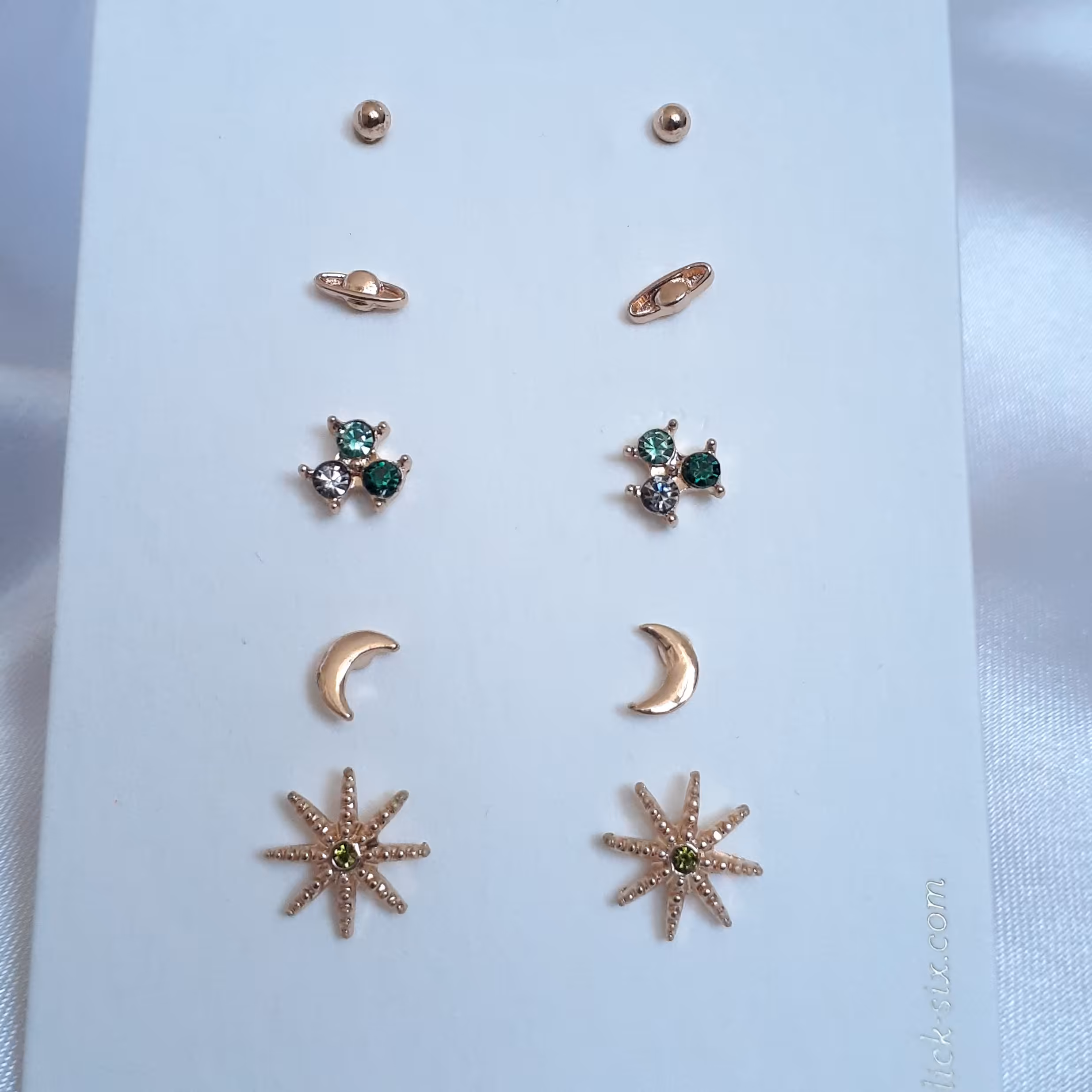 گل گوش 5 جفت رنگ طلایی نگین دار 