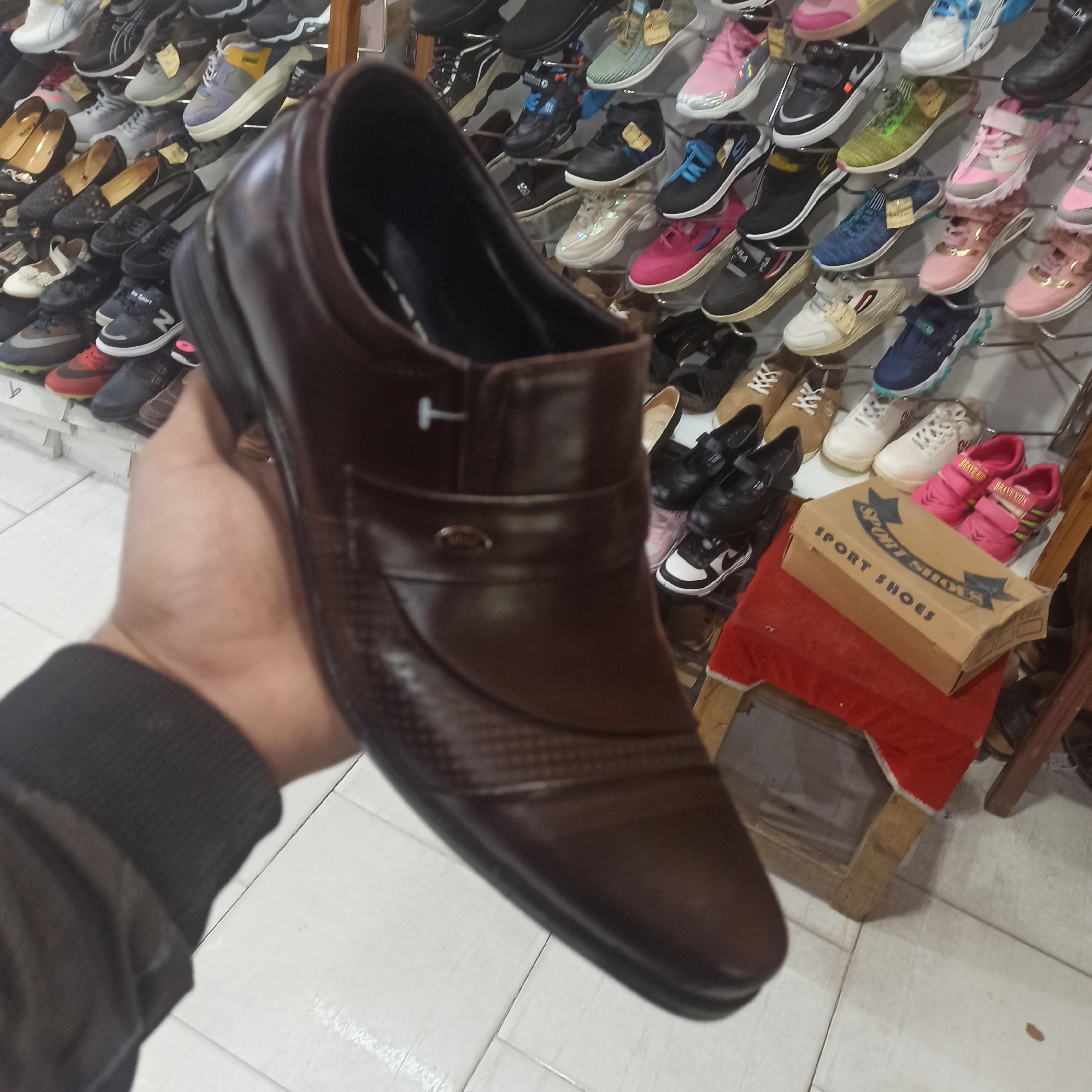 کفش چرم مردانه تک سایز حراجی سایز  سایز44رنگ قهوه‌ای 