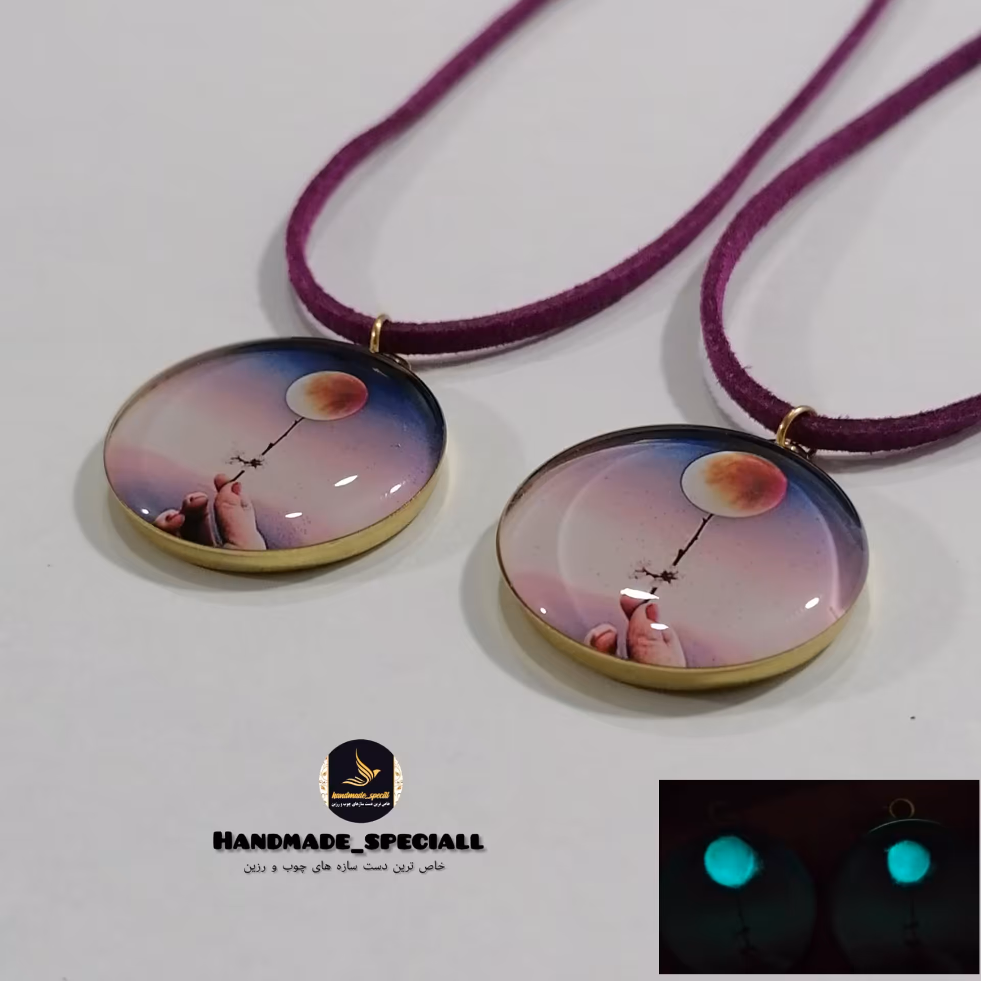 گردنبند شب تاب رزینی قاب برنجی (دستساز) طرح ماه شب تاب خاص ترین دست سازه های چوب و رزین،گردنبند رزینی،رزین و چوب،هدیه 