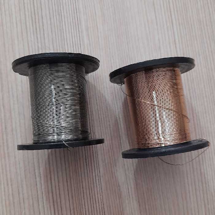 سیم سه تار  و تار  جیشان ( سفید و قرمز )دو قرقره باهم 30 متر