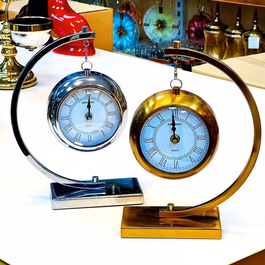 ساعت رومیزی آرتمیس 30260  در دو رنگ طلایی و نقره ای