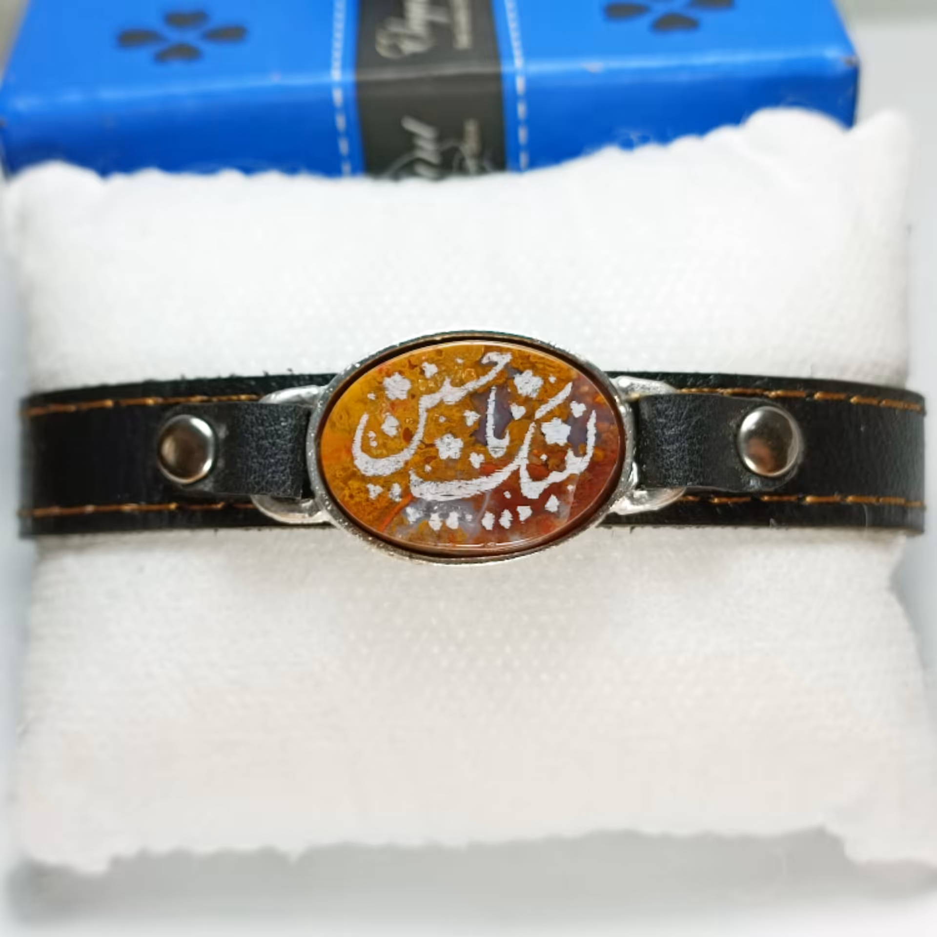 دستبند چرم طبیعی با نگین شجر پاییزه اصل معدنی (حکاکی لبیک یا حسین)