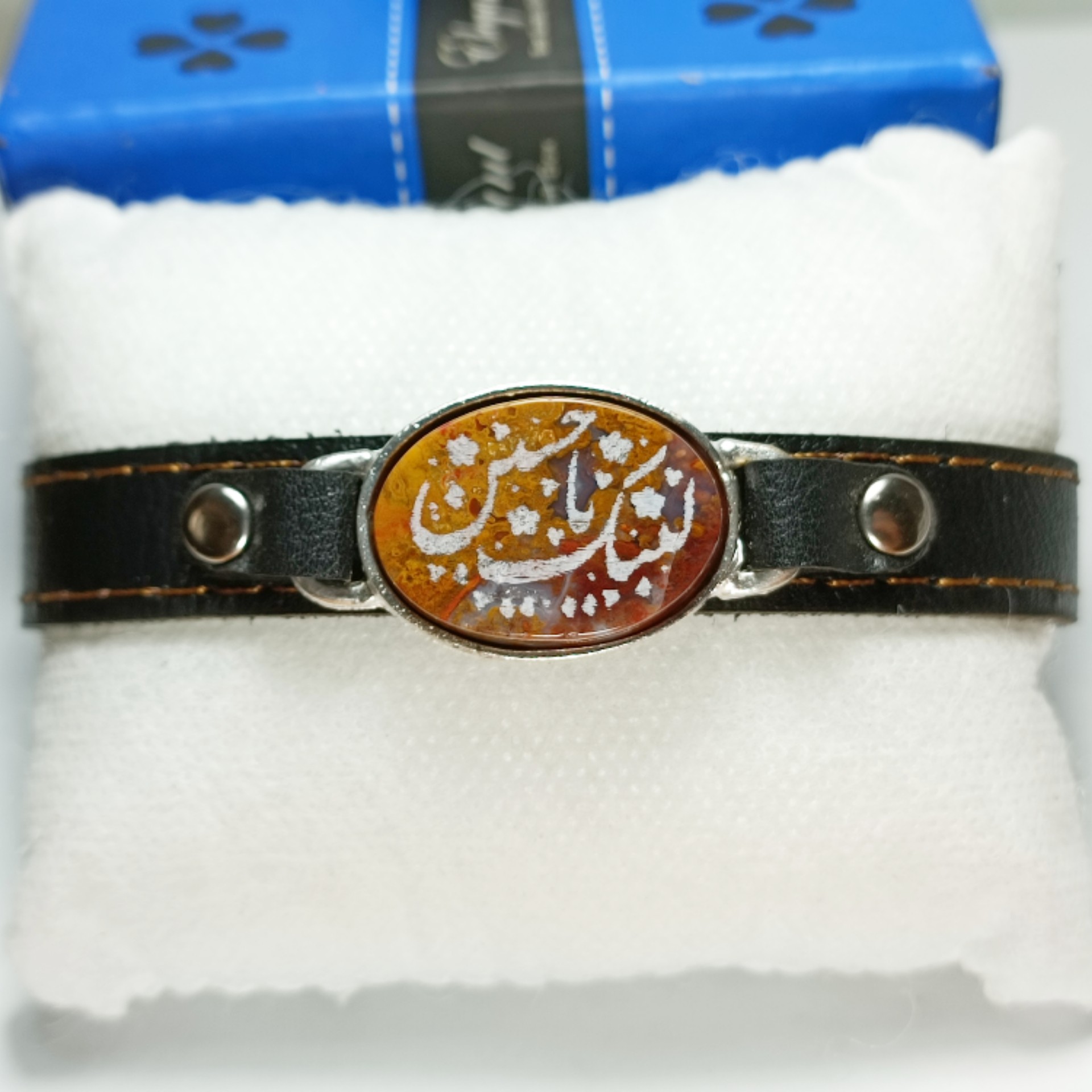 دستبند چرم طبیعی با نگین شجر پاییزه اصل معدنی (حکاکی لبیک یا حسین)