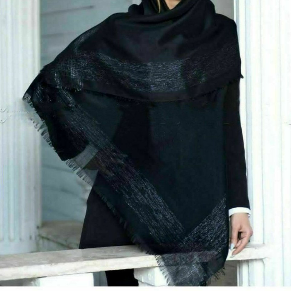 روسری مشکی دور نقره ای