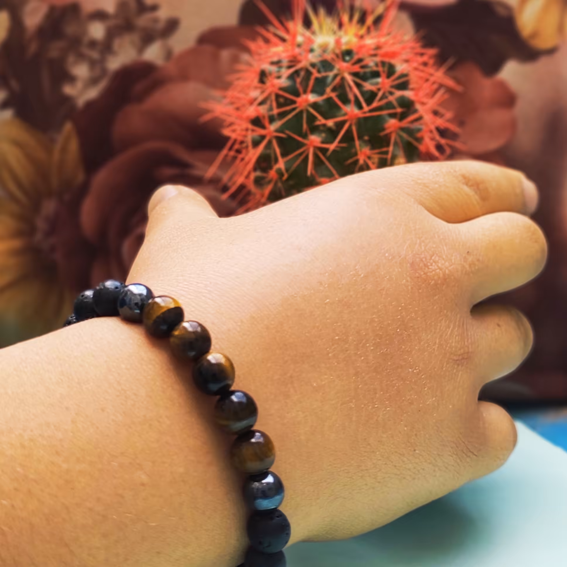 دستبند بافت با سنگ های لاوا و تایگر اصل