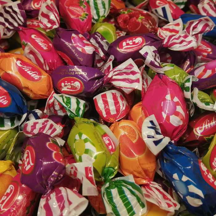 شکلات میوه ای داخل کرمی 