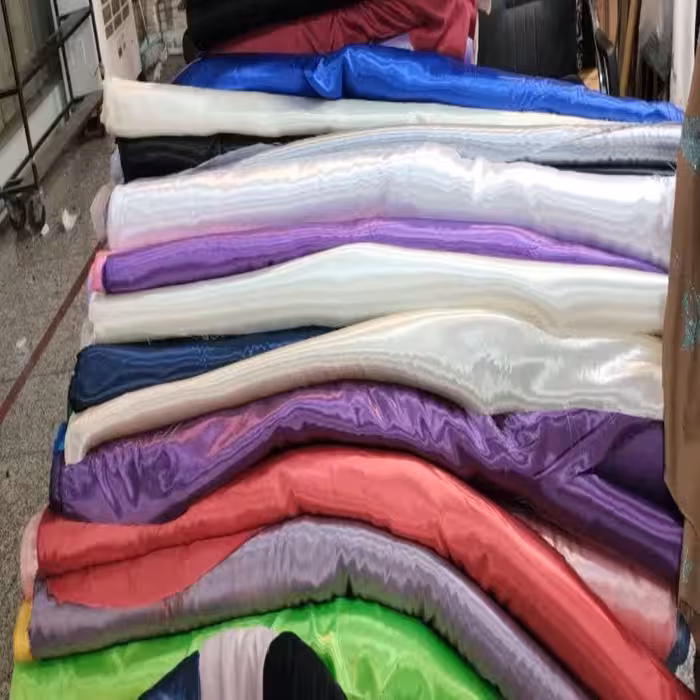  پارچه  ساتن ساده  رویال  بسیار چشم نواز و زیبا در عرض یک متر و نیم 