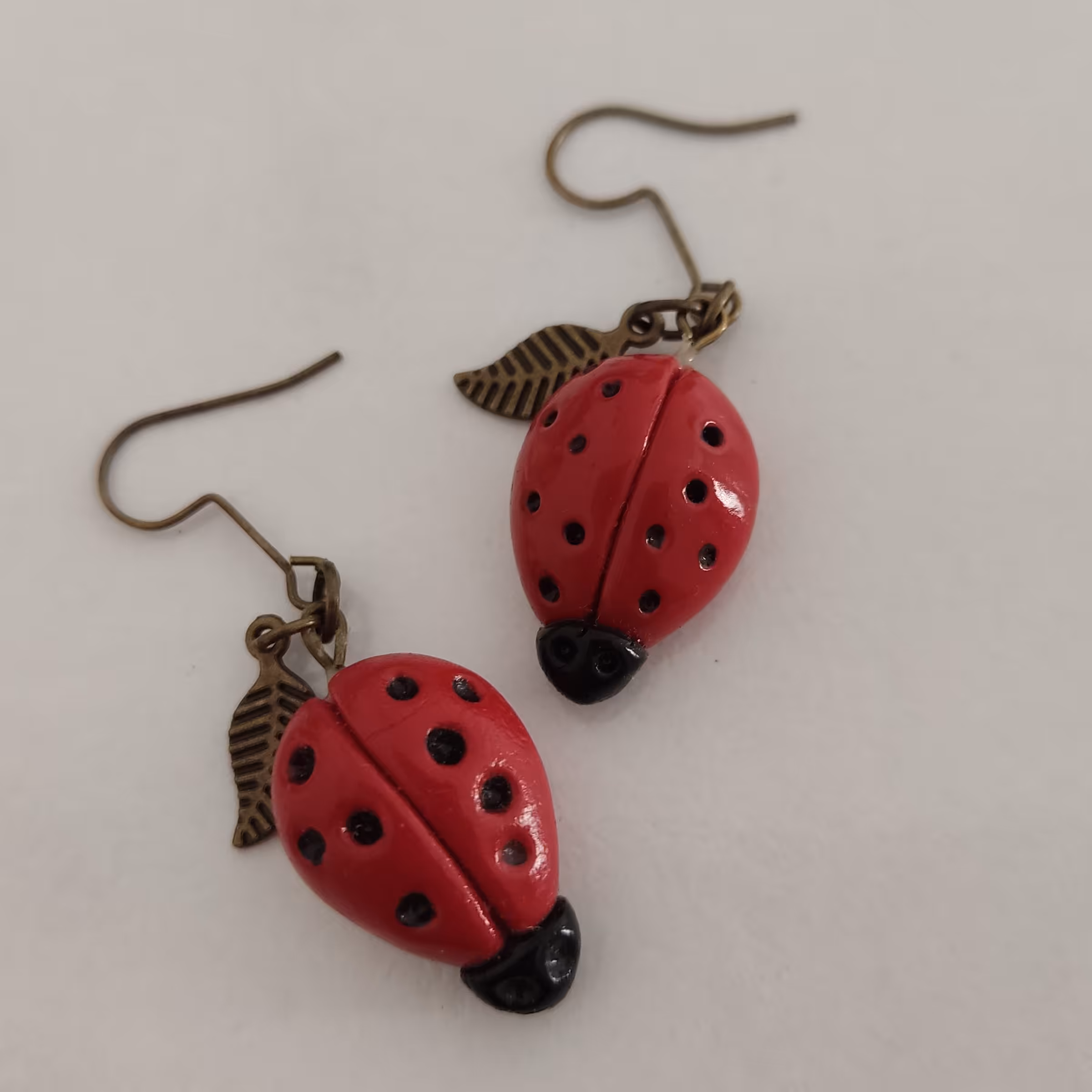 گوشواره کفشدوزک دست ساز پلیمری